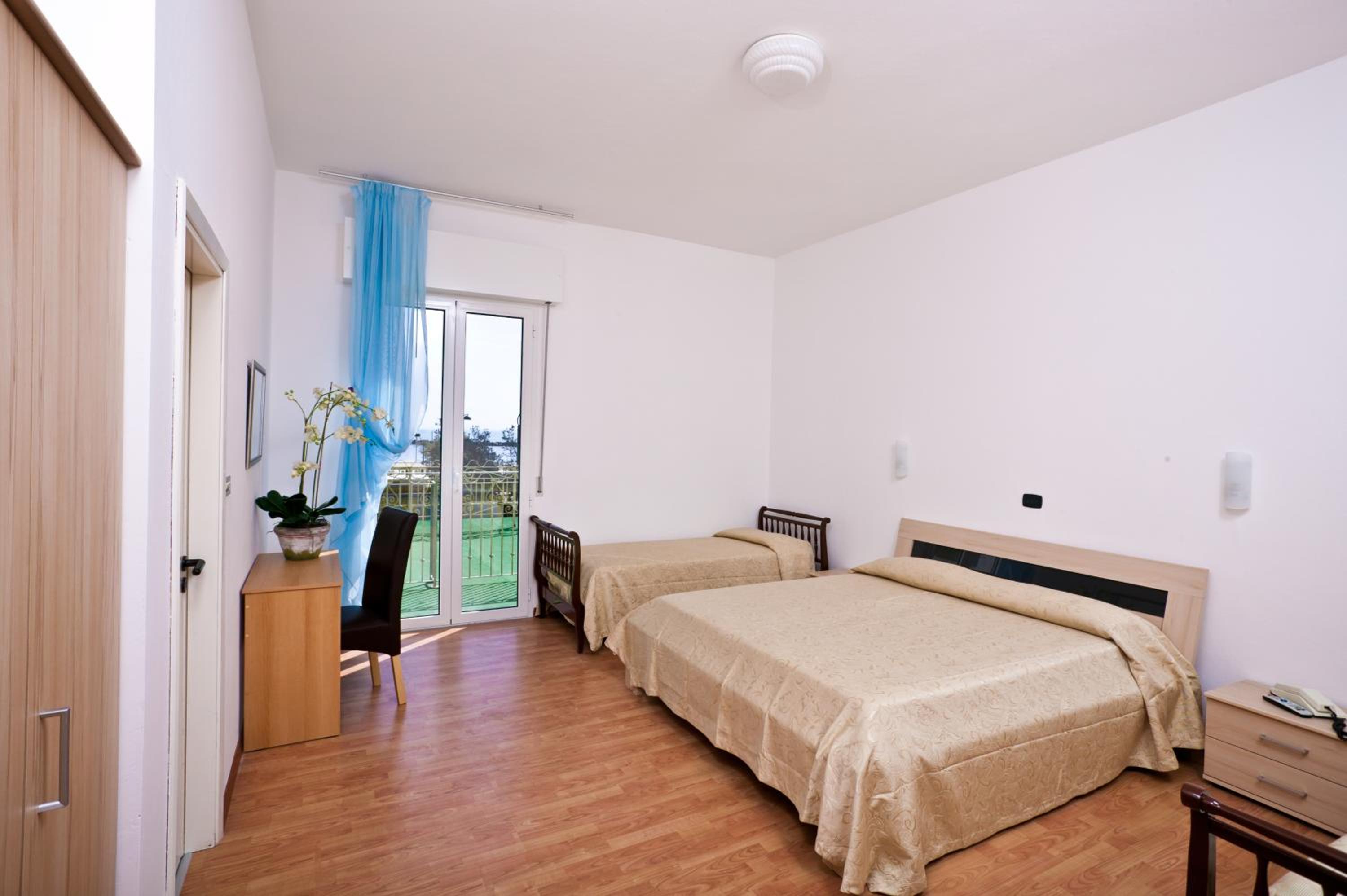 Triple Room - Photo 1