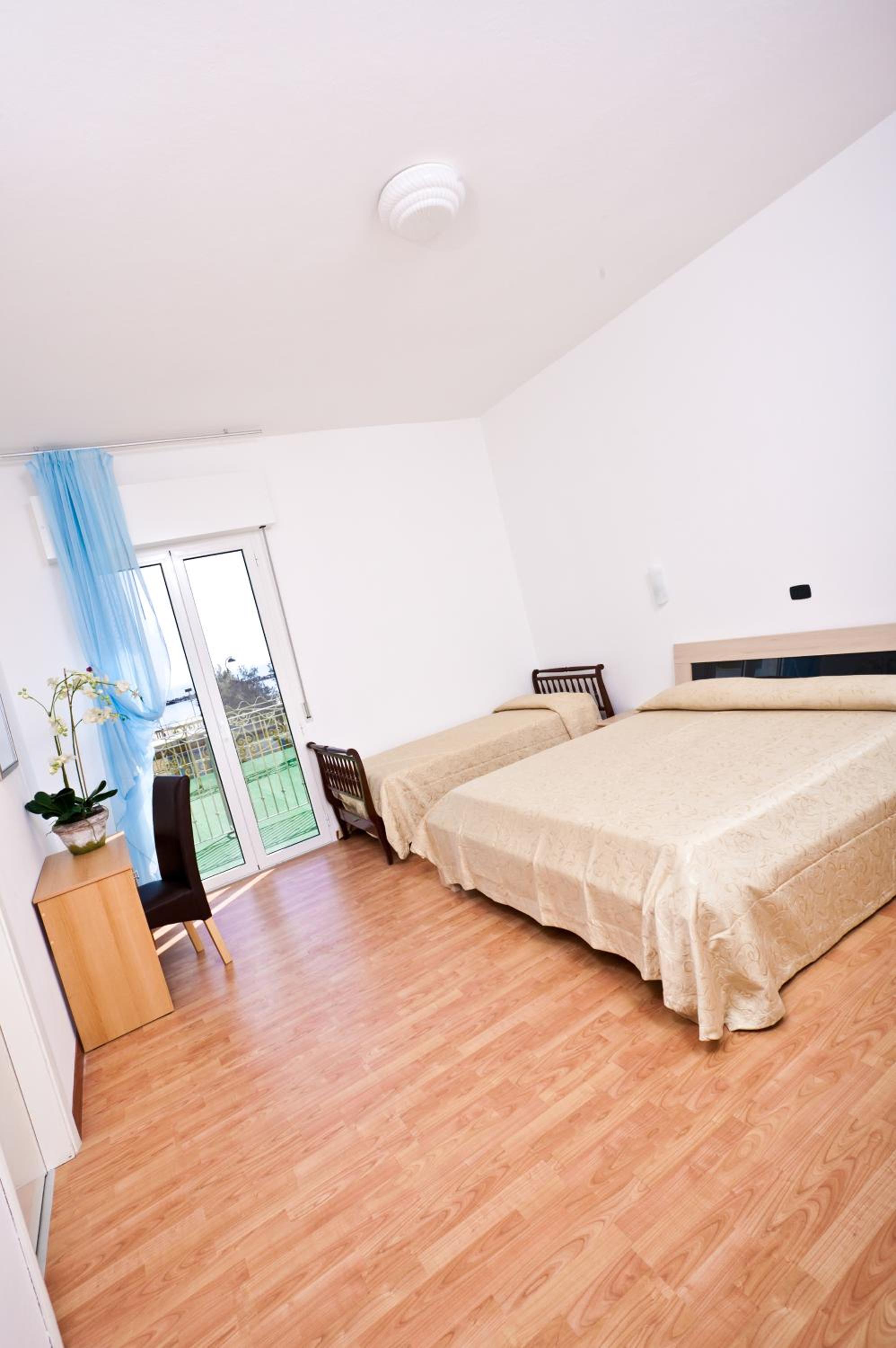 Triple Room - Photo 2
