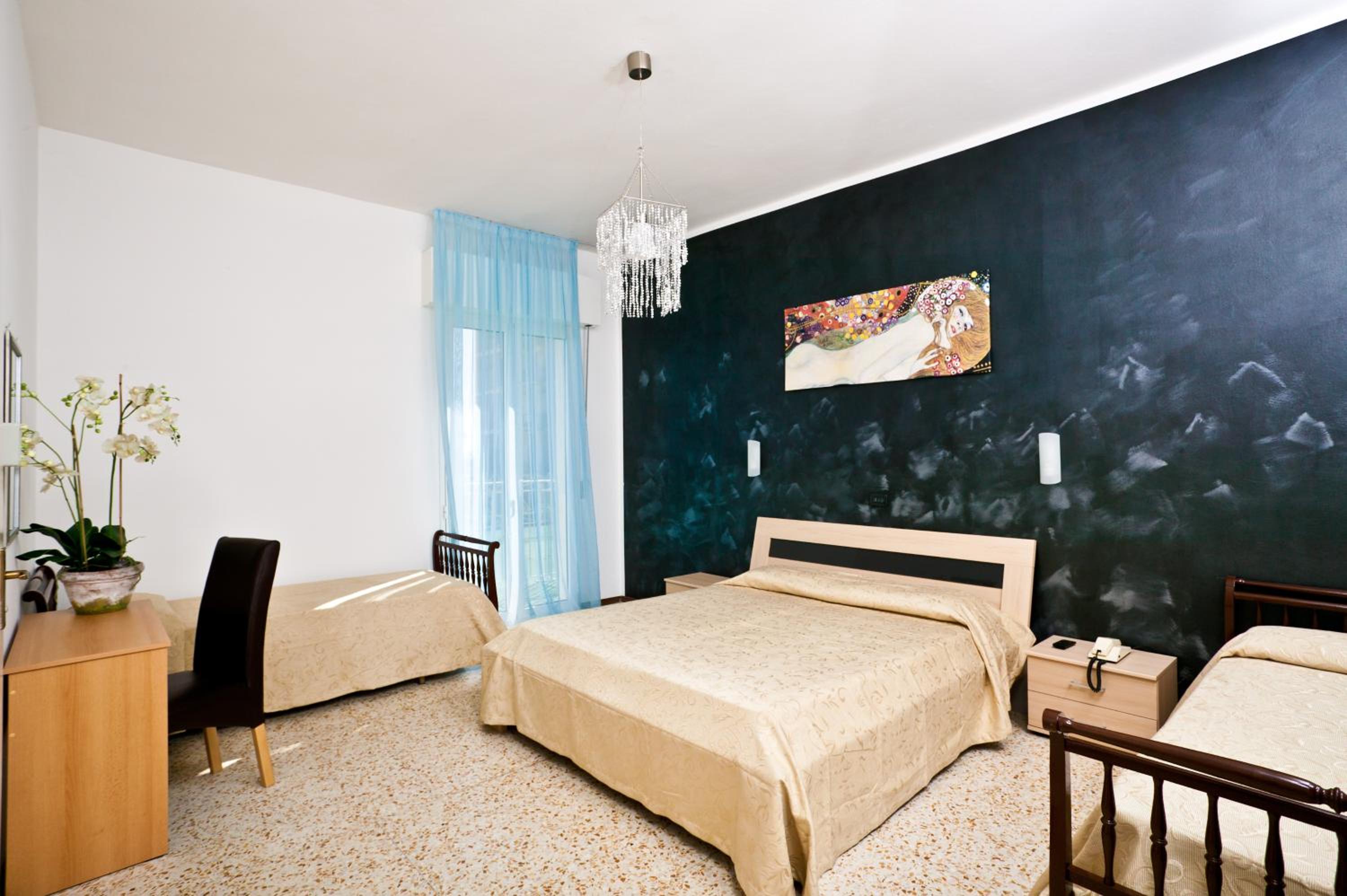 Quadruple Room - Photo 1