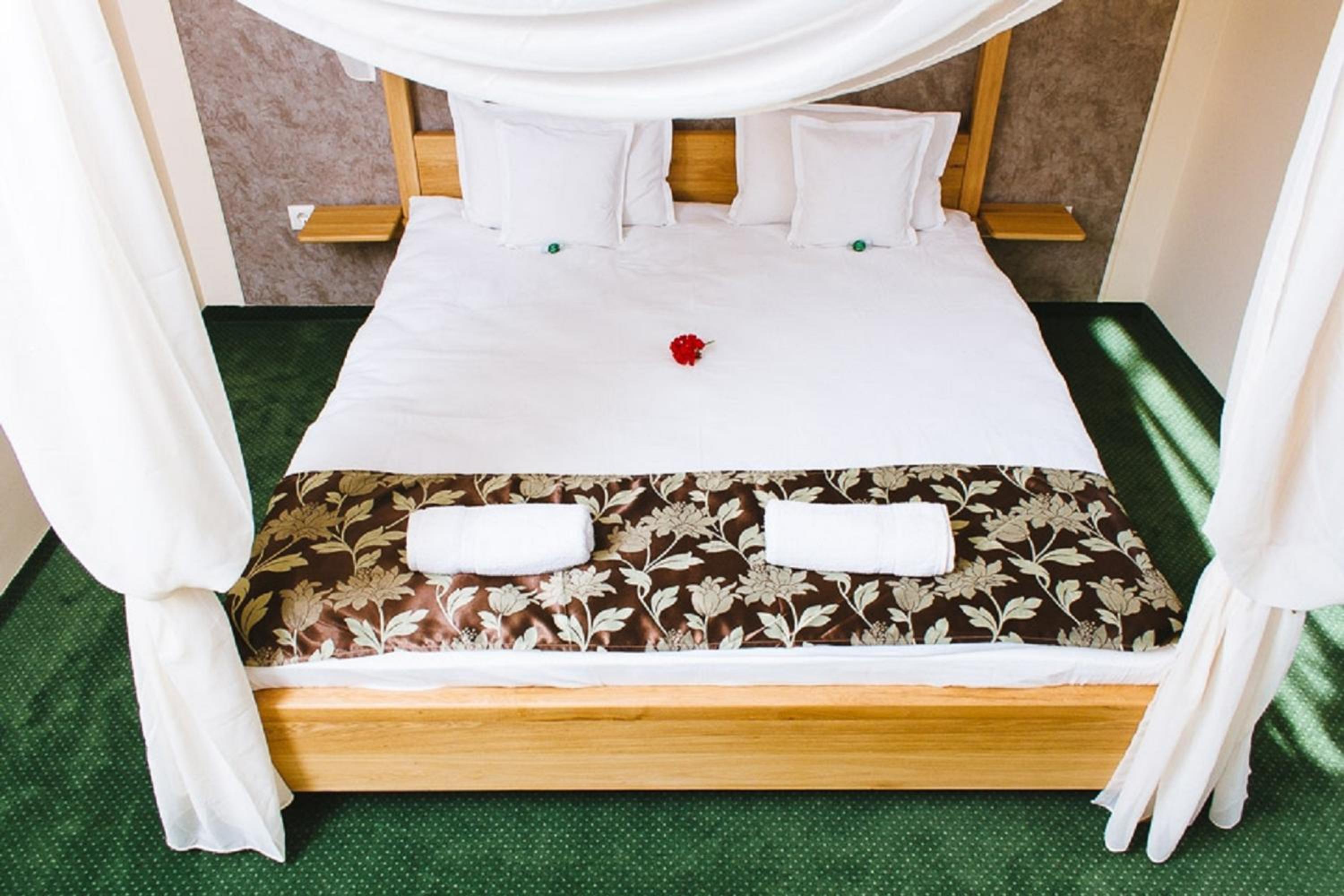 Large Double Room - Photo 1