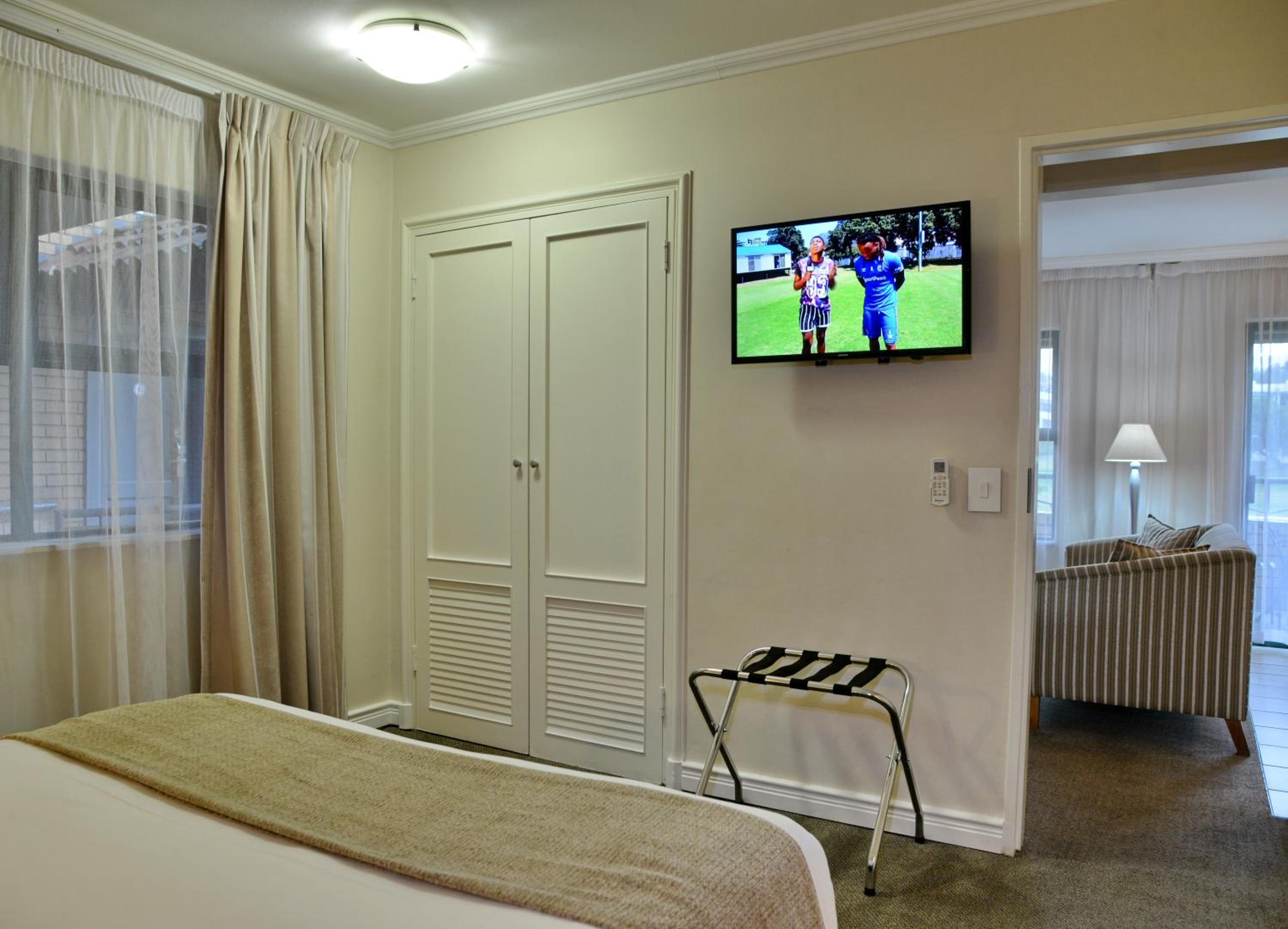 One-Bedroom Suite photo 2