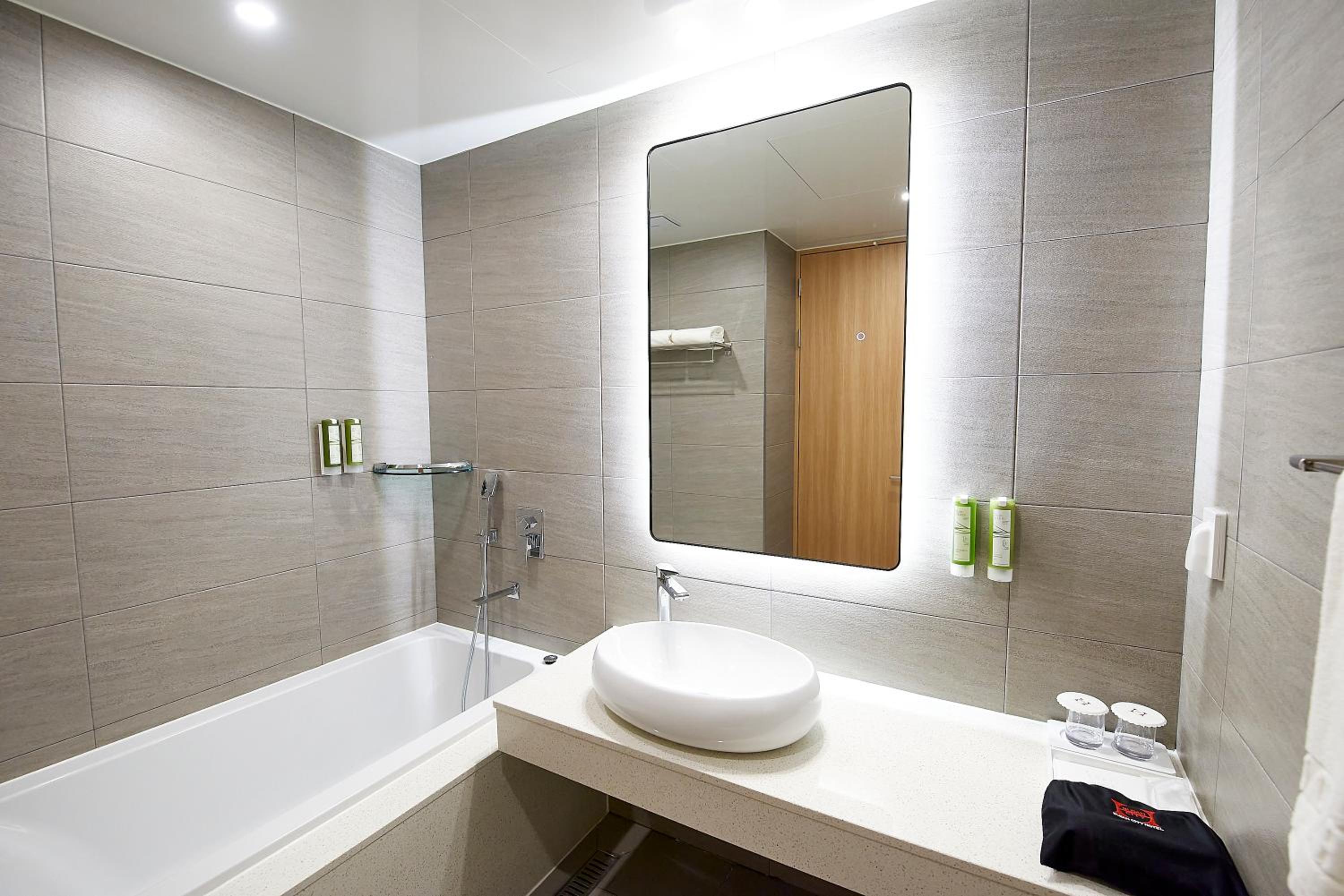 Superior Twin Room with Bath - Photo 4
