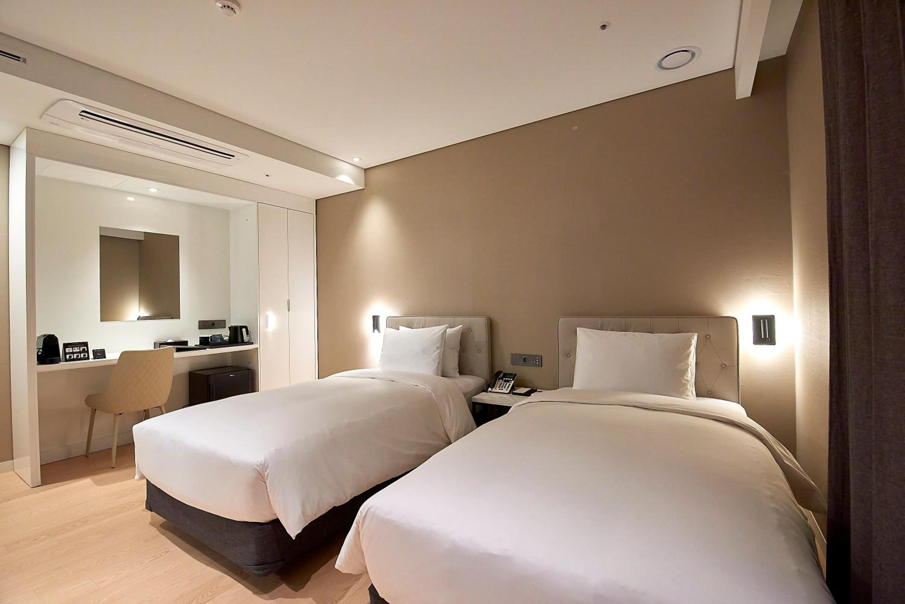Superior Twin Room - Photo 3