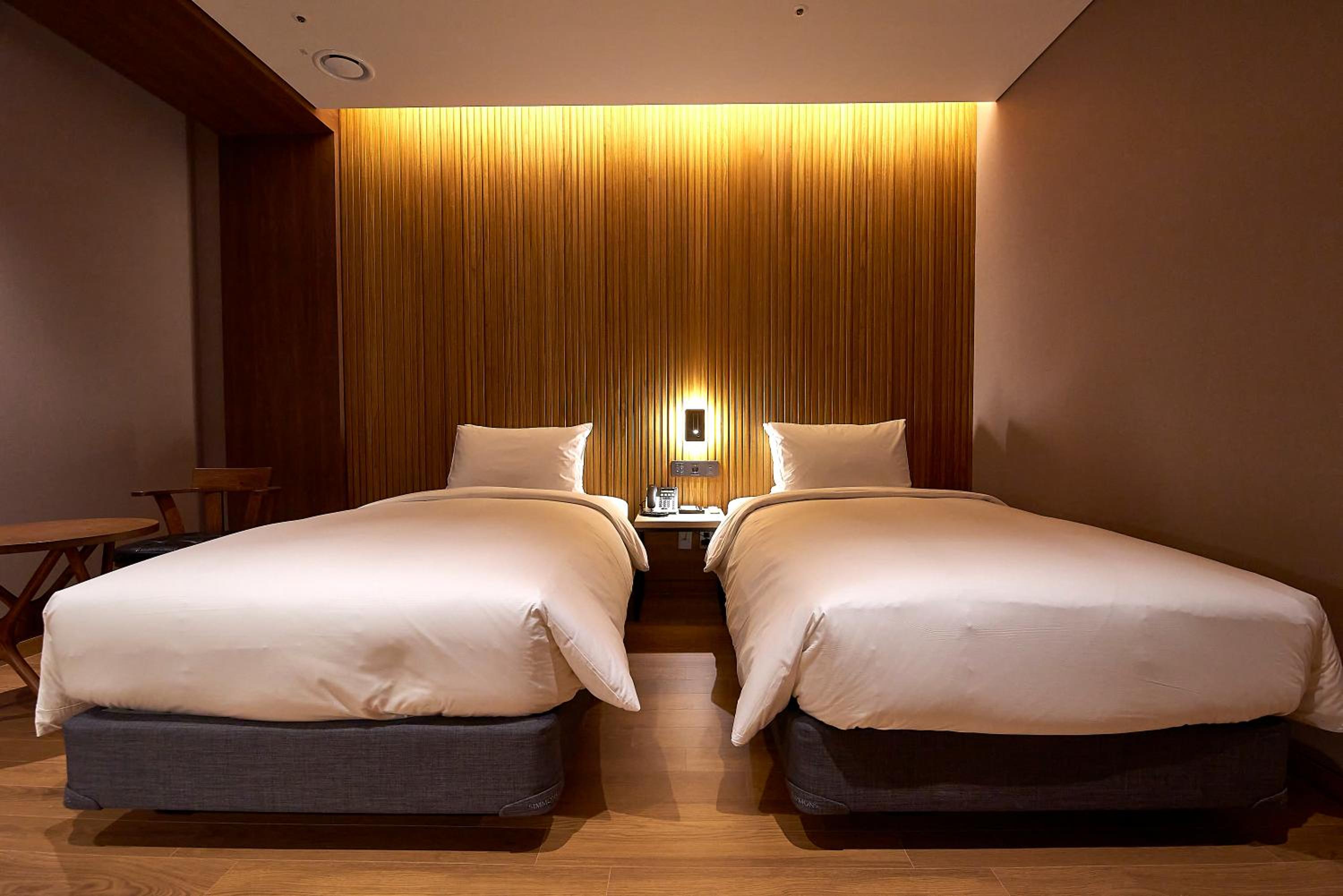 Superior Twin Room with Bath - Photo 3