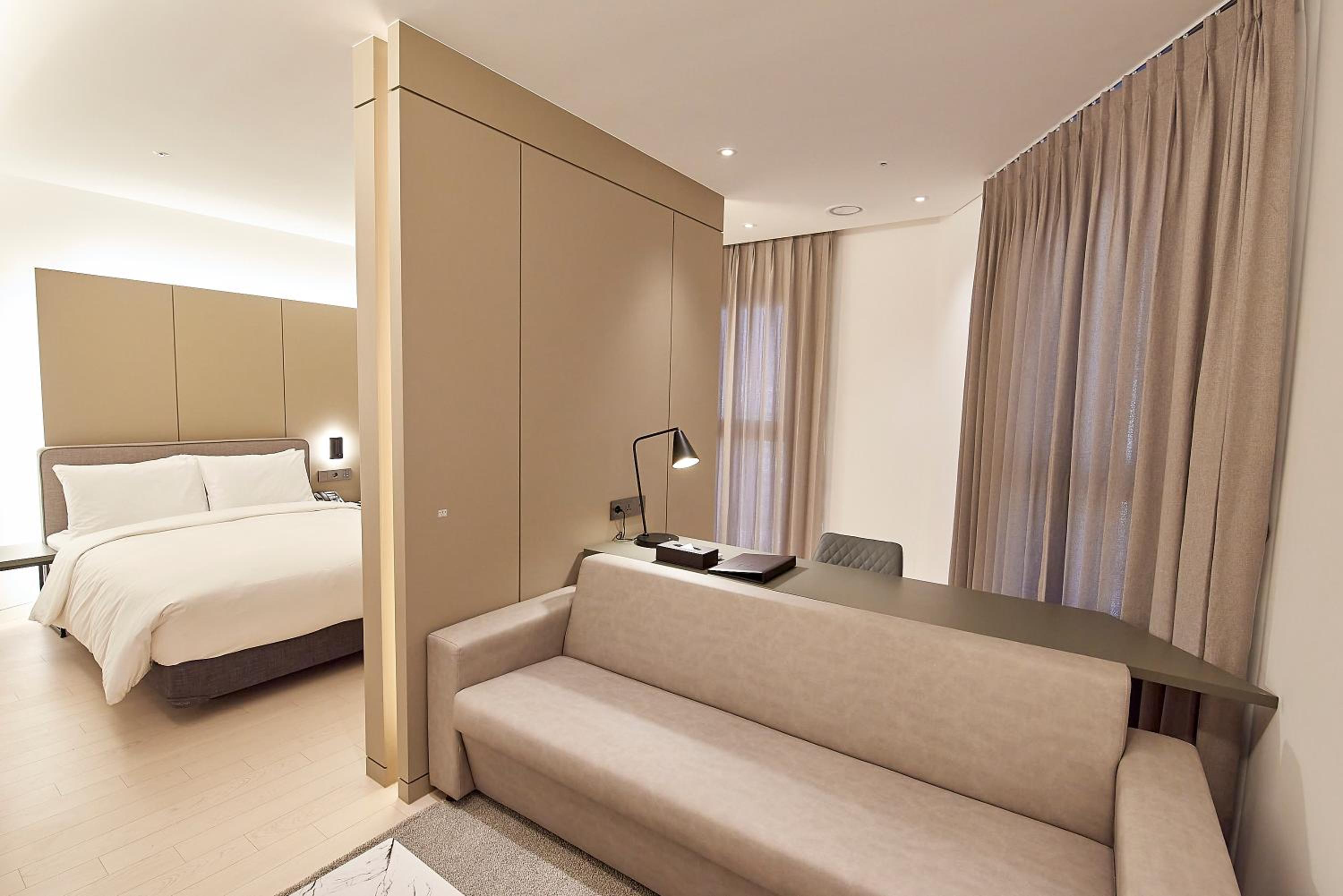 Deluxe Family Room - Photo 5