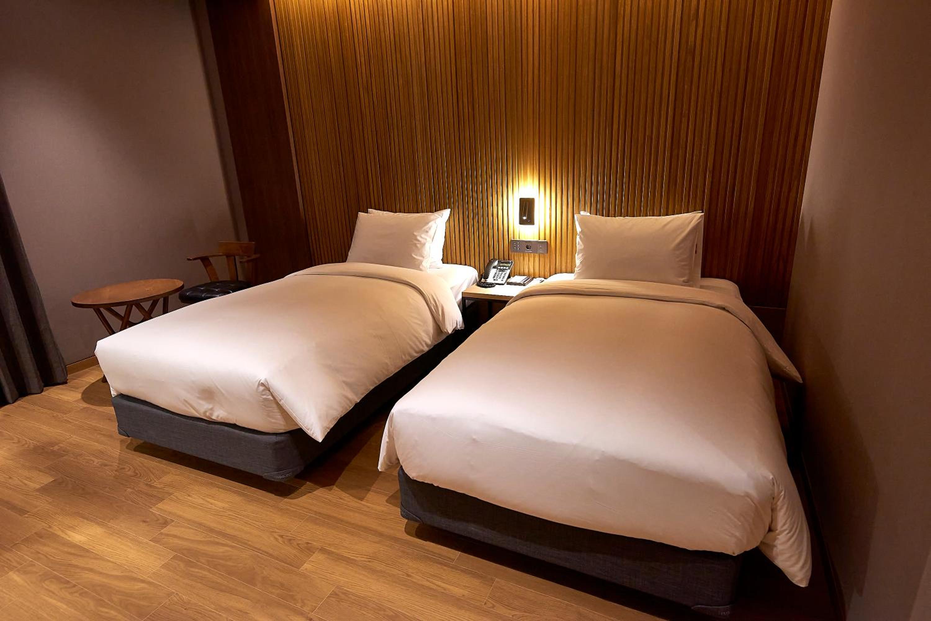 Superior Twin Room with Bath - Photo 1