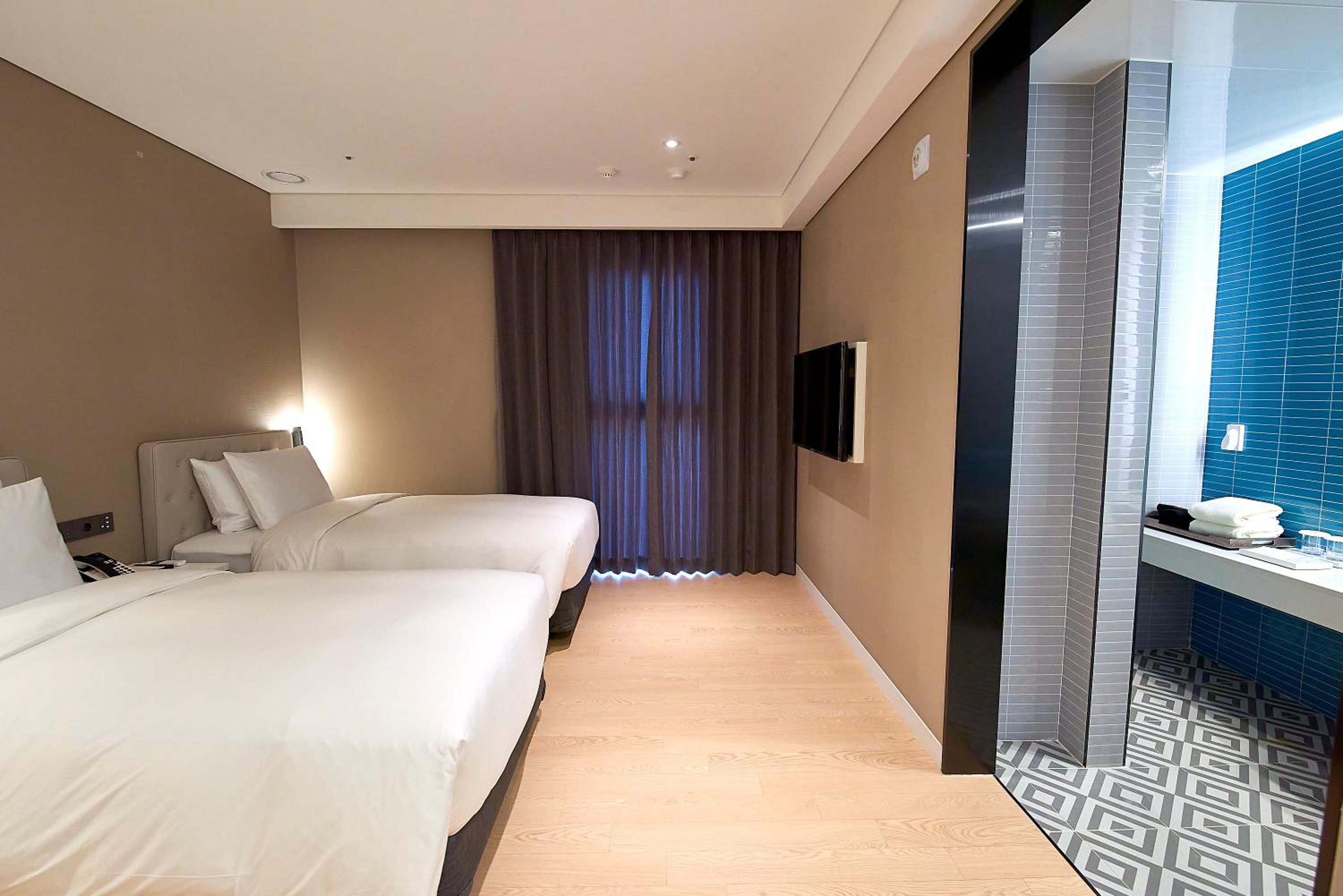 Superior Twin Room - Photo 1