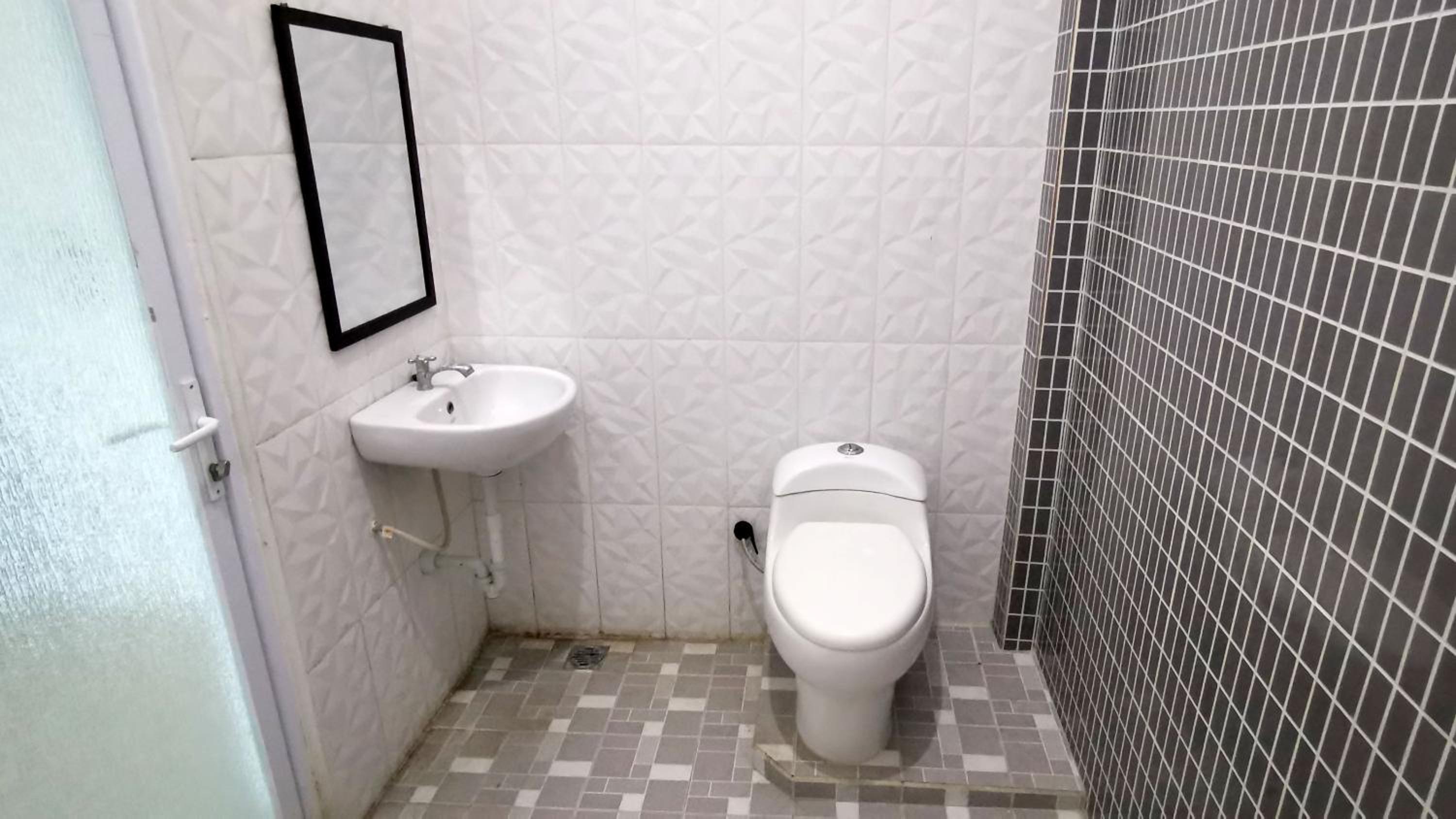 Budget Twin Room - Photo 4