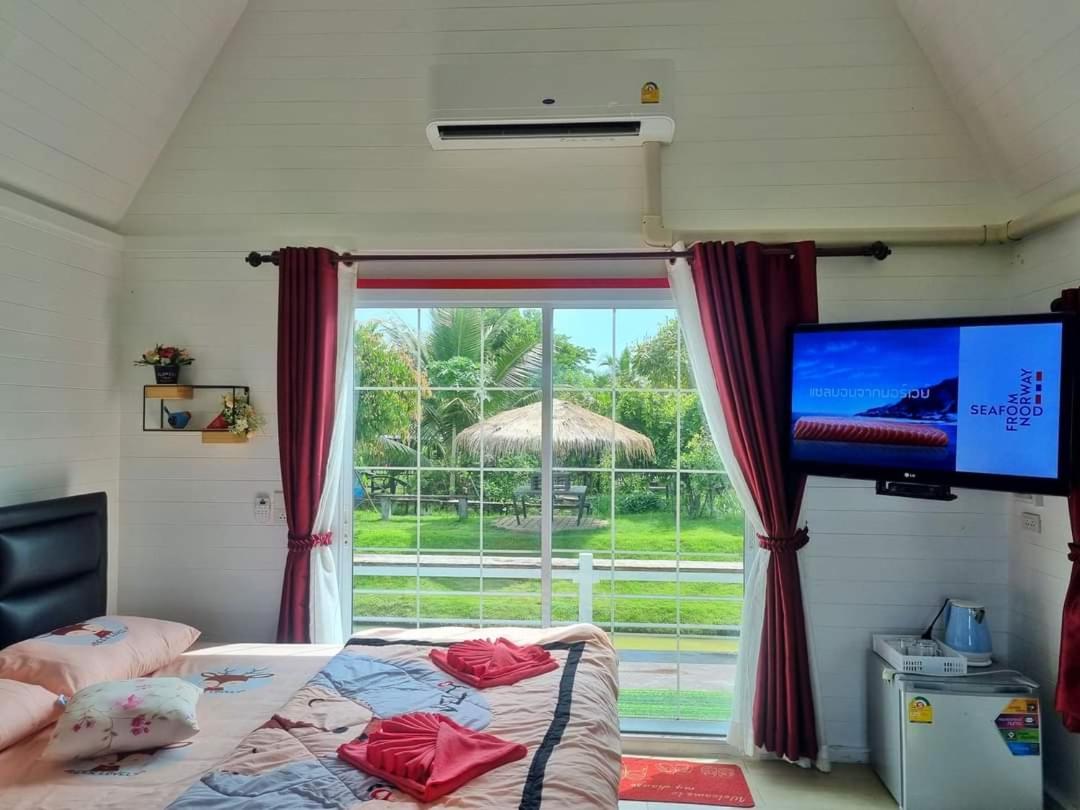 Family Room with Terrace - Photo 3