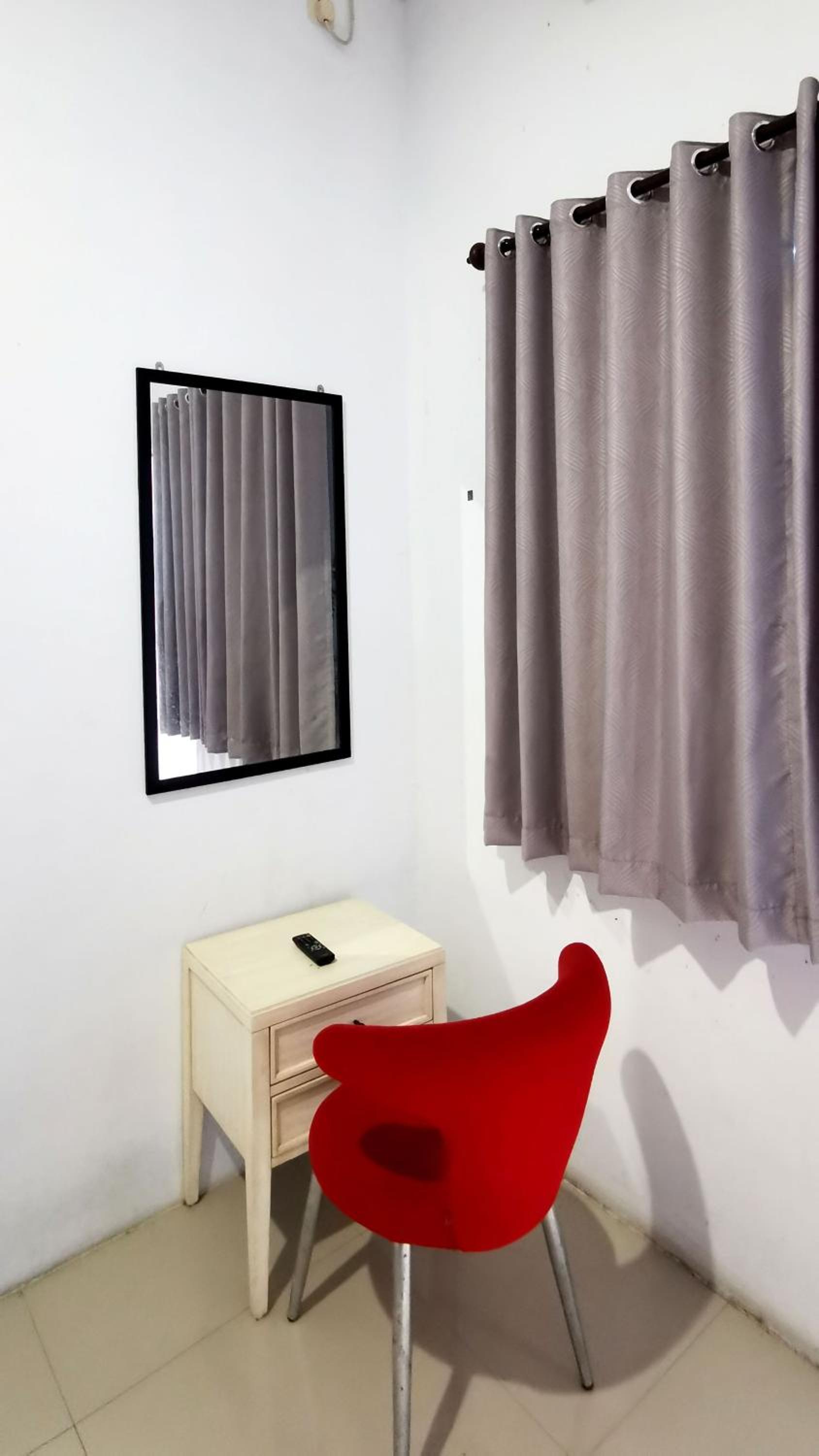 Budget Twin Room - Photo 2
