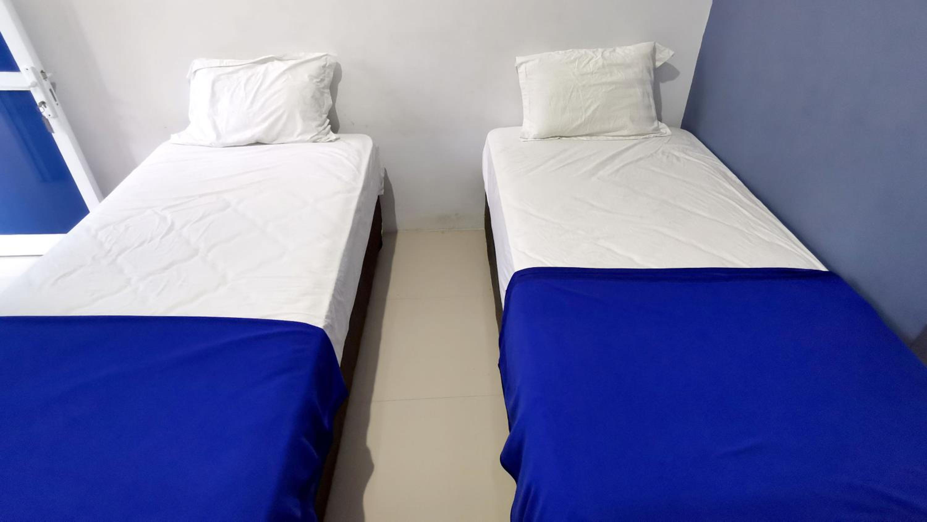 Budget Twin Room - Photo 3