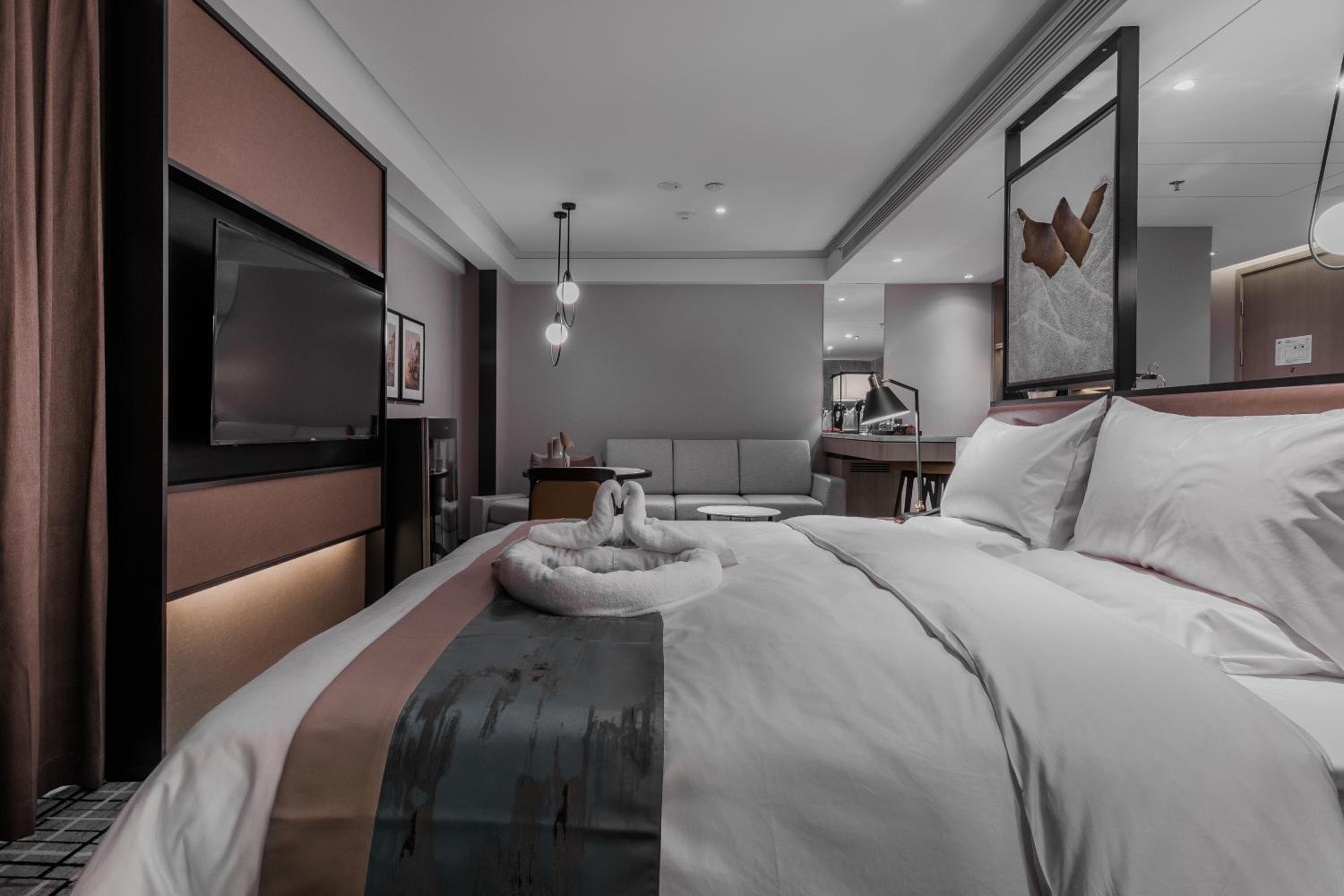 Business Double Room with Bathtub photo 2
