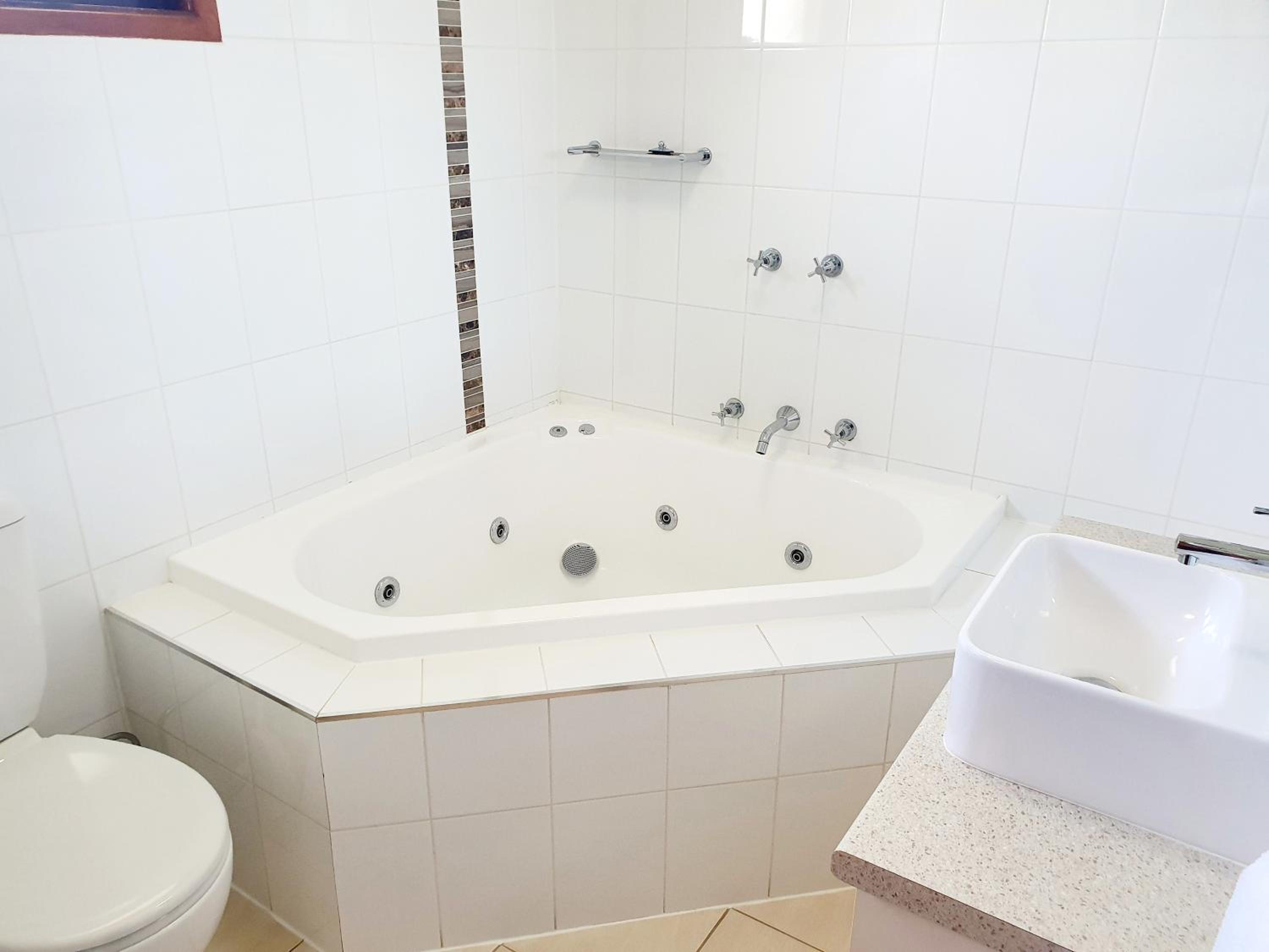 Deluxe Queen Spa Studio photo 3