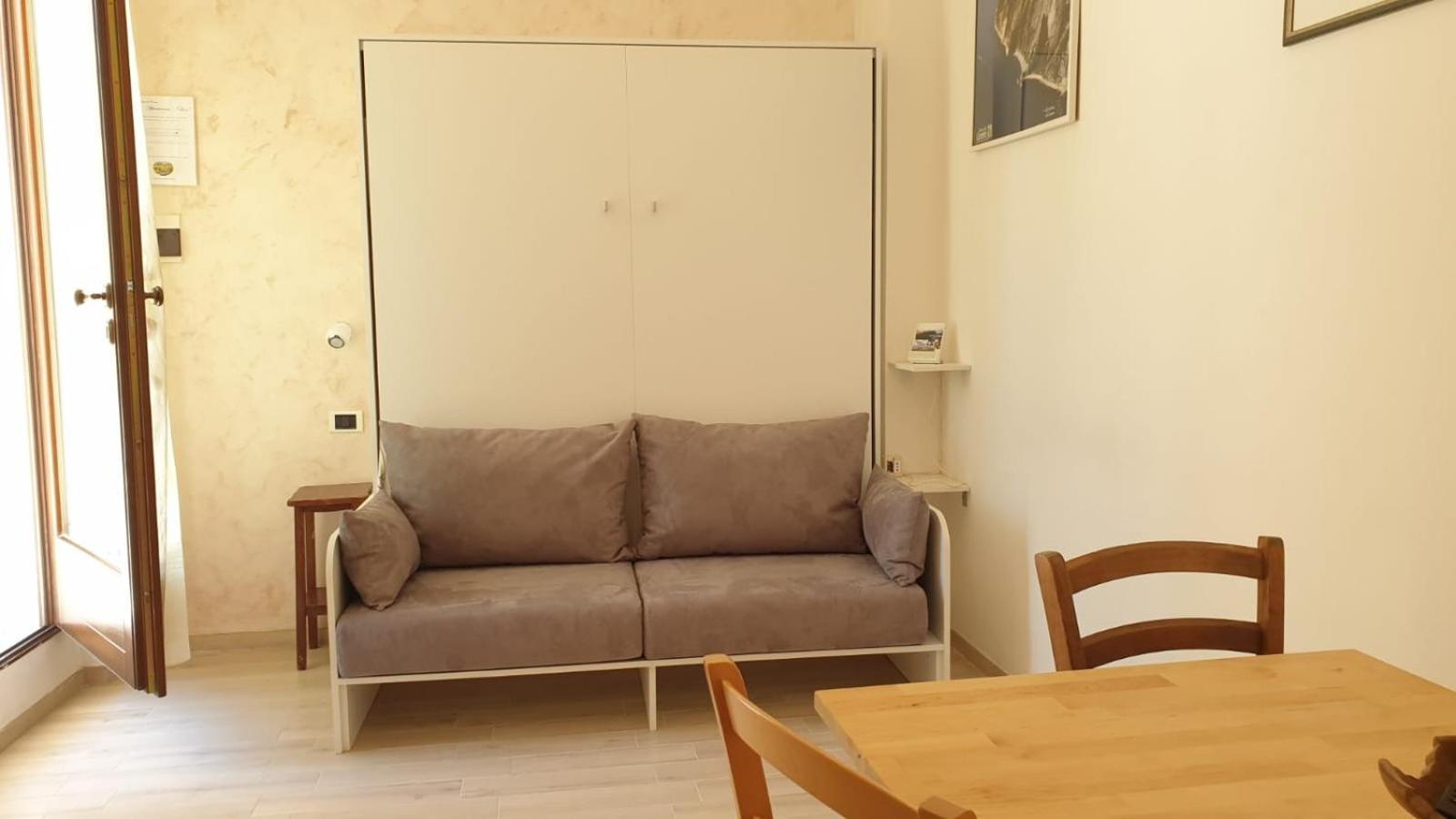 One-Bedroom Apartment photo 3