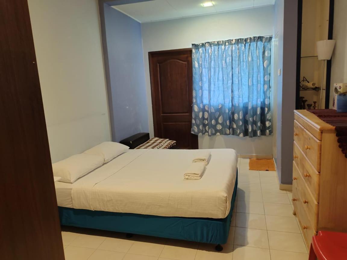 Four-Bedroom House photo 2
