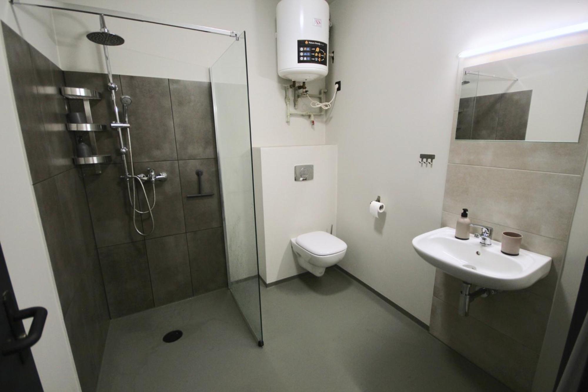 Classic Quadruple Room - Photo 6