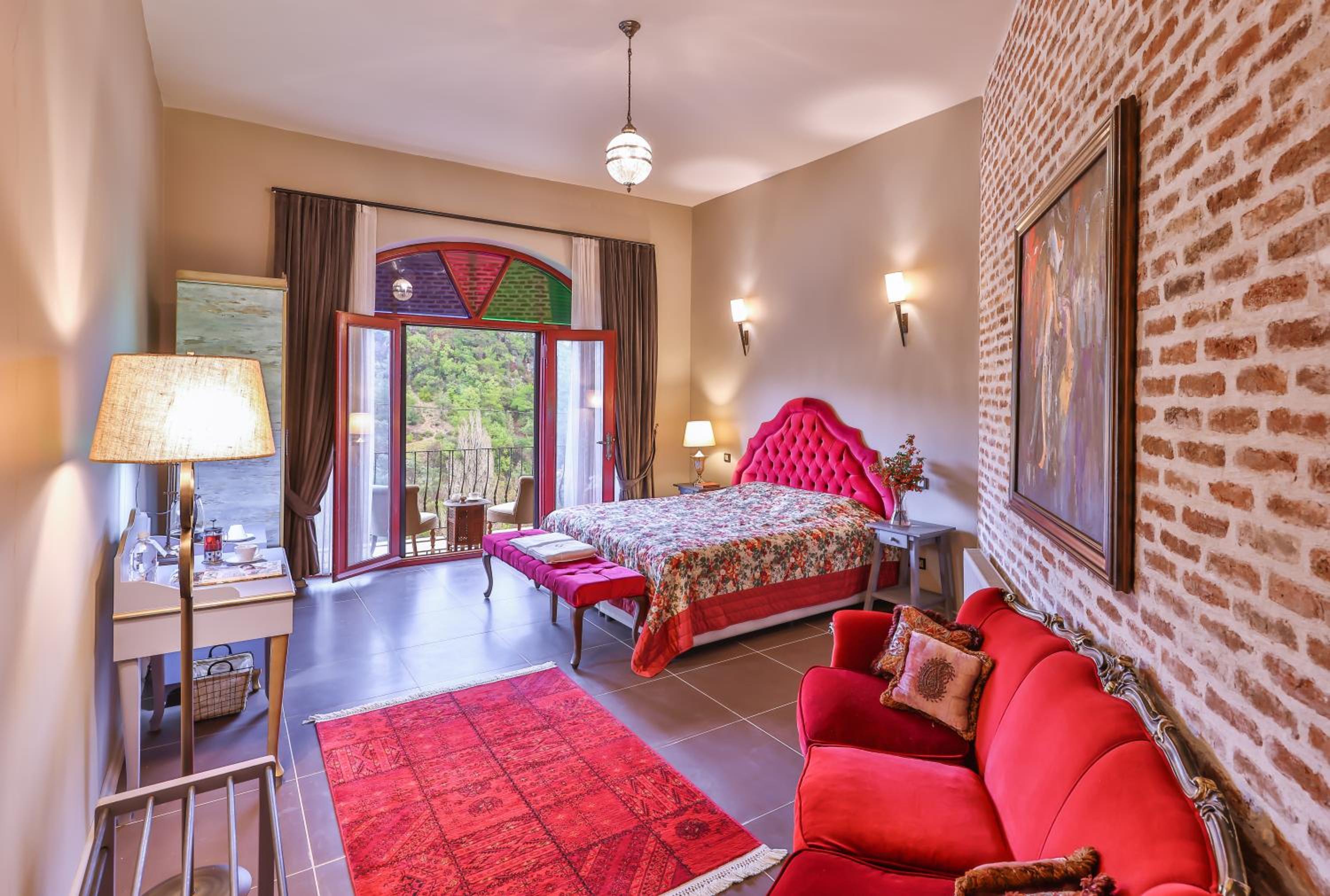 Deluxe Room with Balcony photo 1