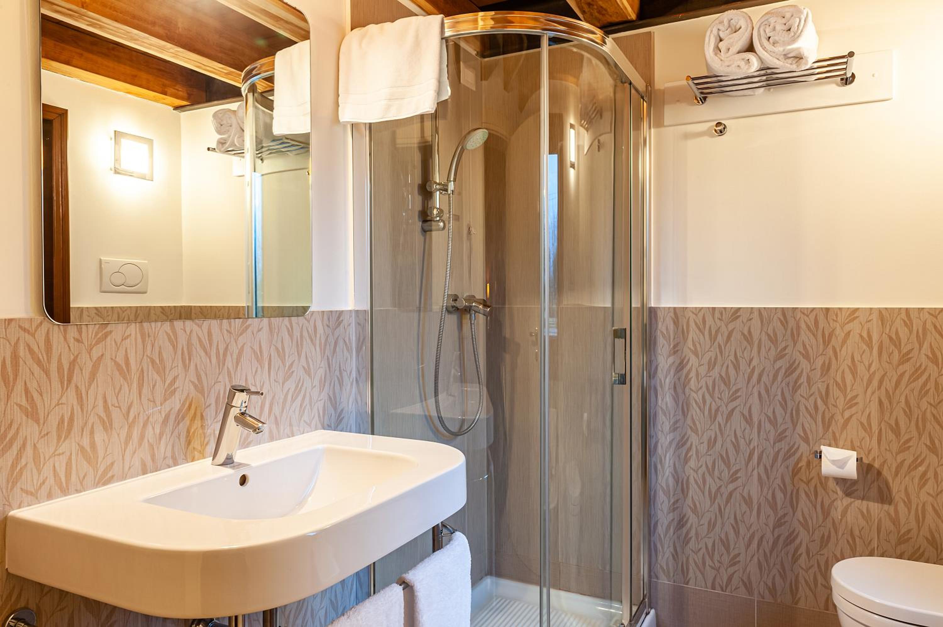 Superior Double Room - Photo 9