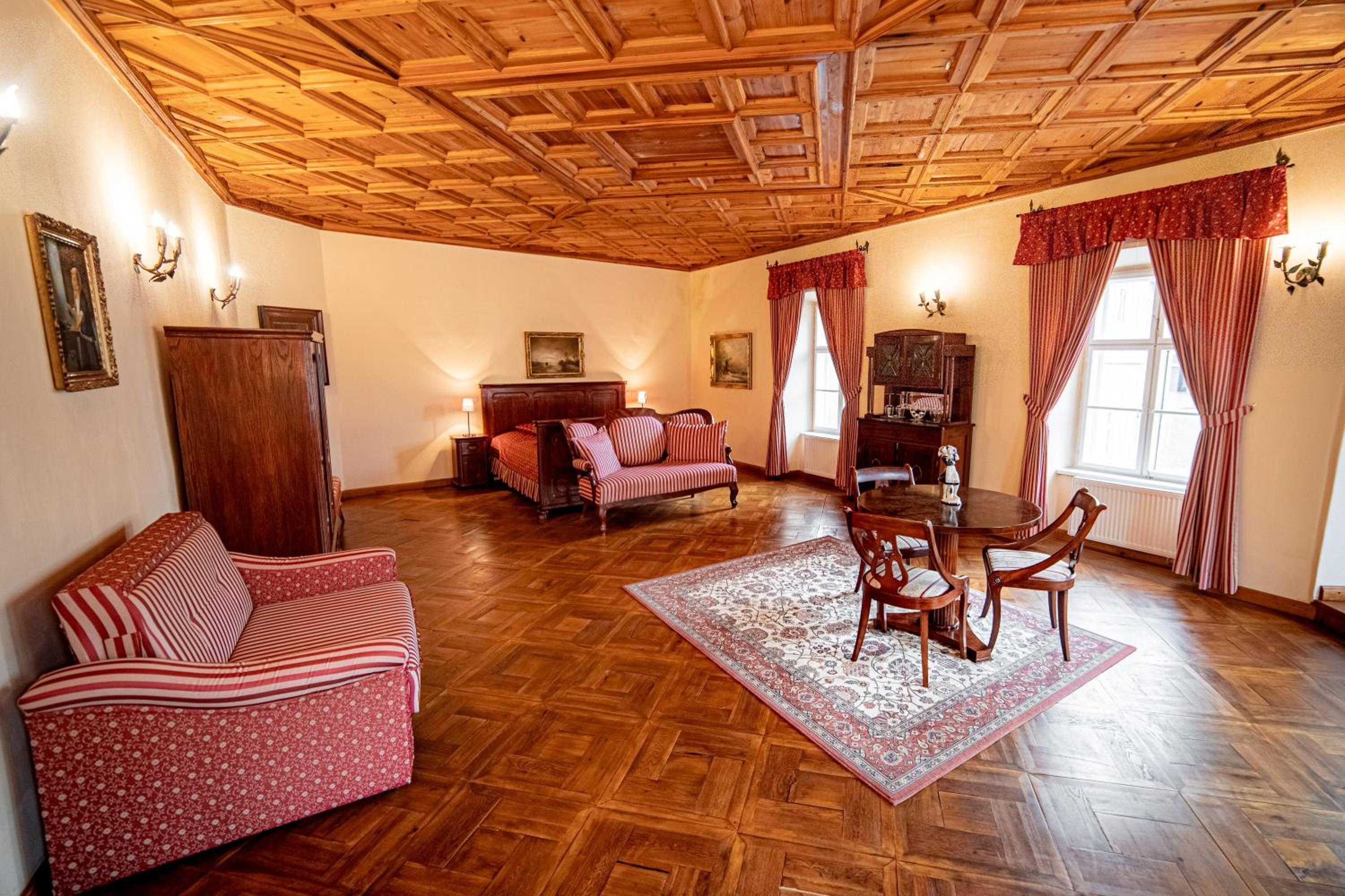 Deluxe Apartment