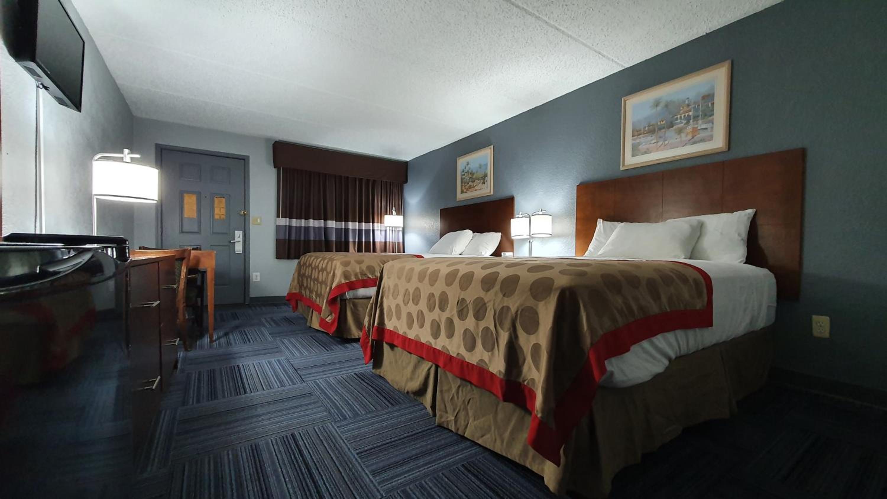 Queen Room with Two Queen Beds photo 3