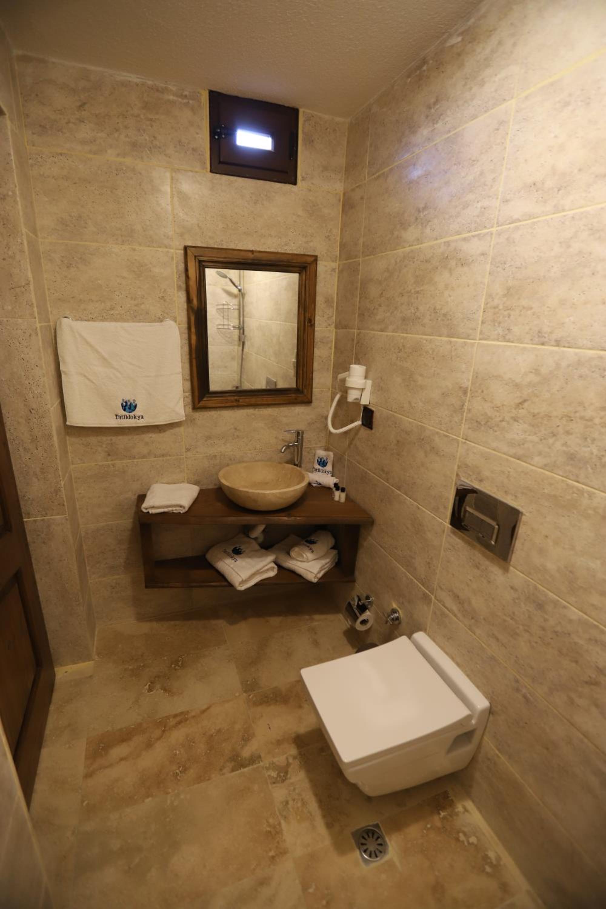 Deluxe Room (2 Adults + 1 Child) - Photo 9