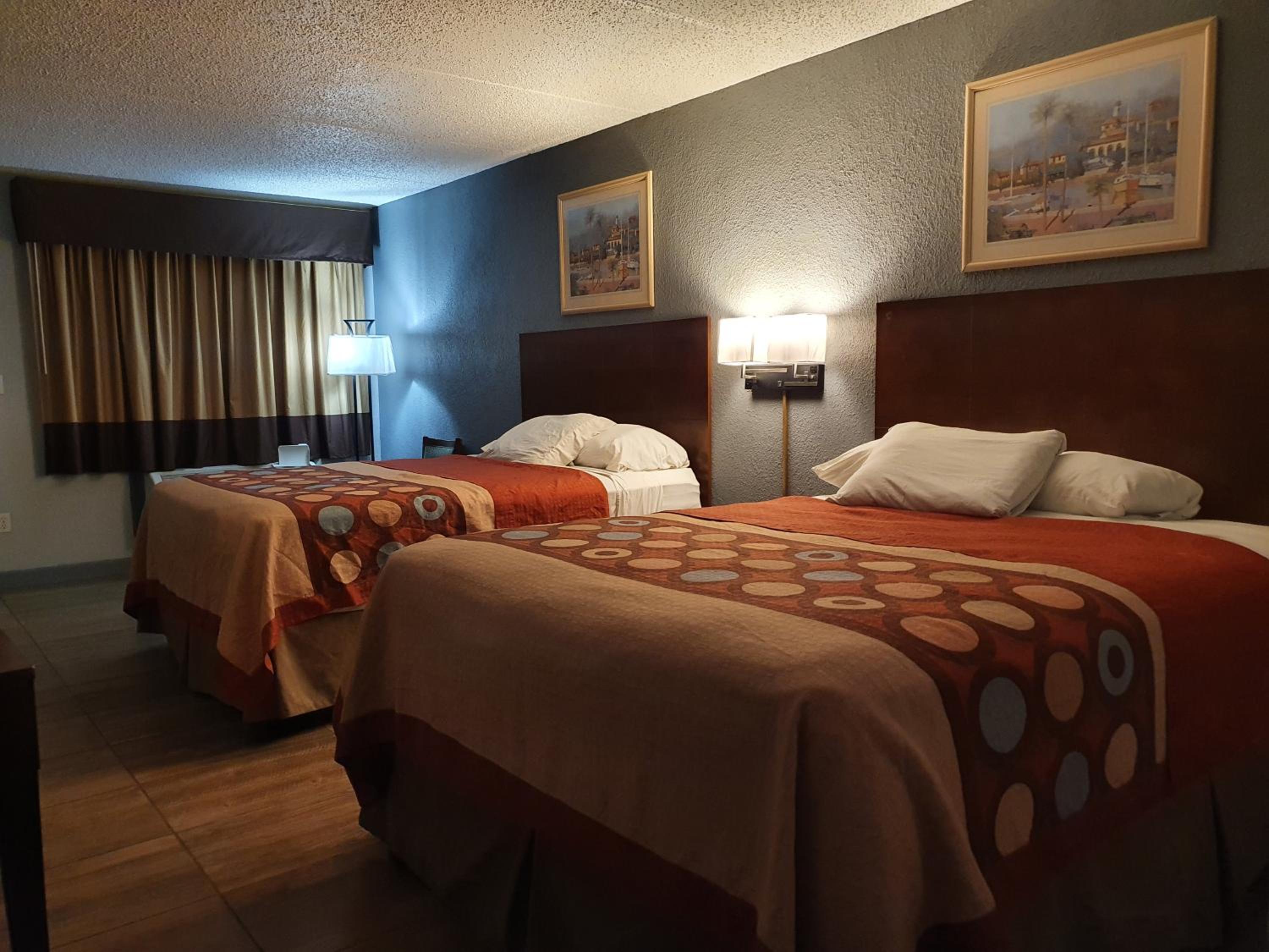 Queen Room with Two Queen Beds - Photo 1