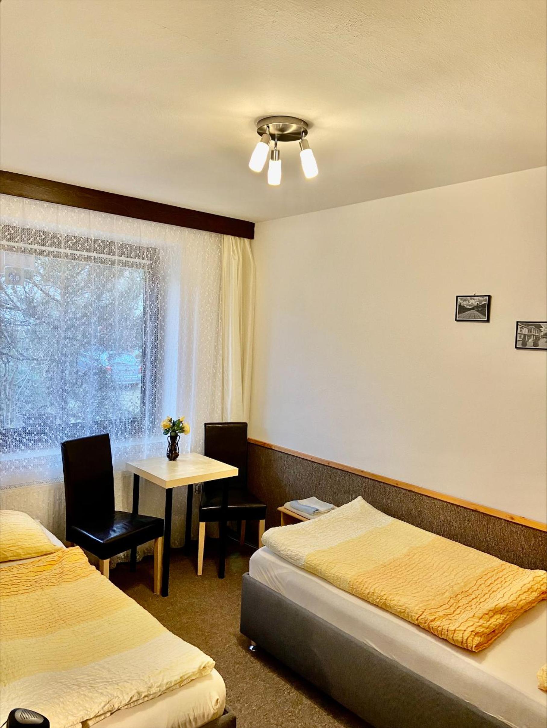 Standard Twin Room with Shared Bathroom photo 1