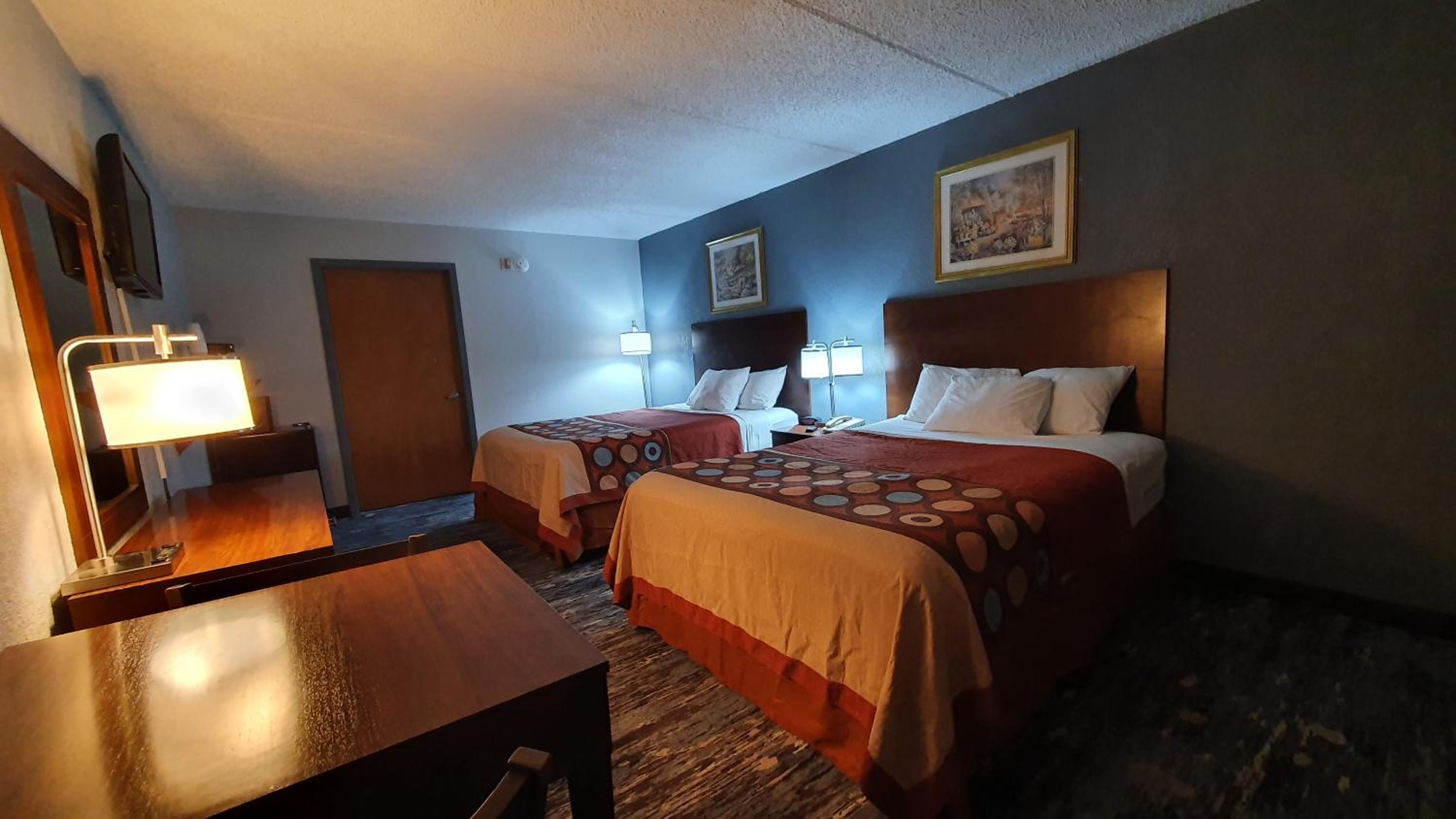 Queen Room with Two Queen Beds - Disability Access photo 1