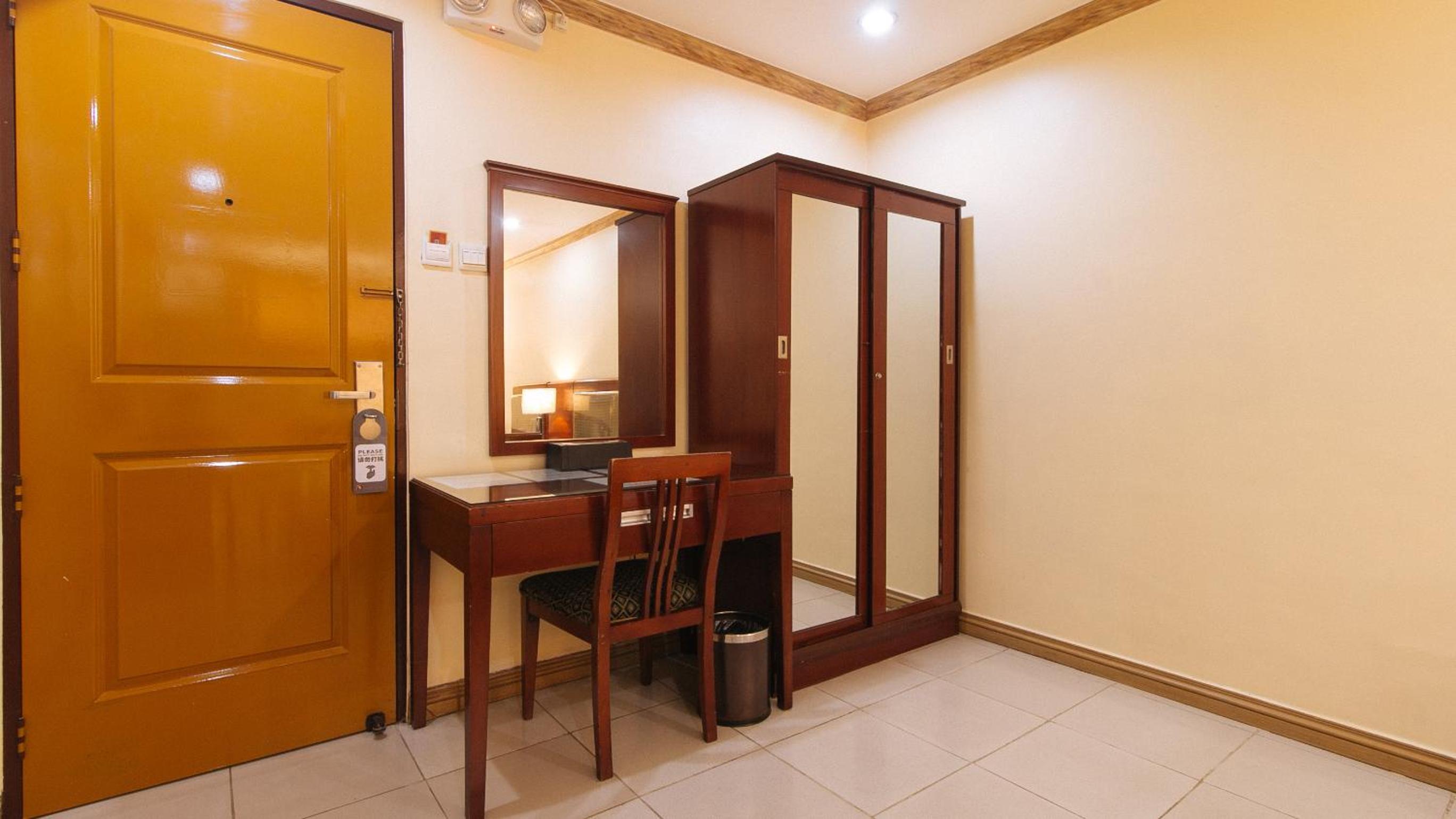 Twin Room - Photo 9