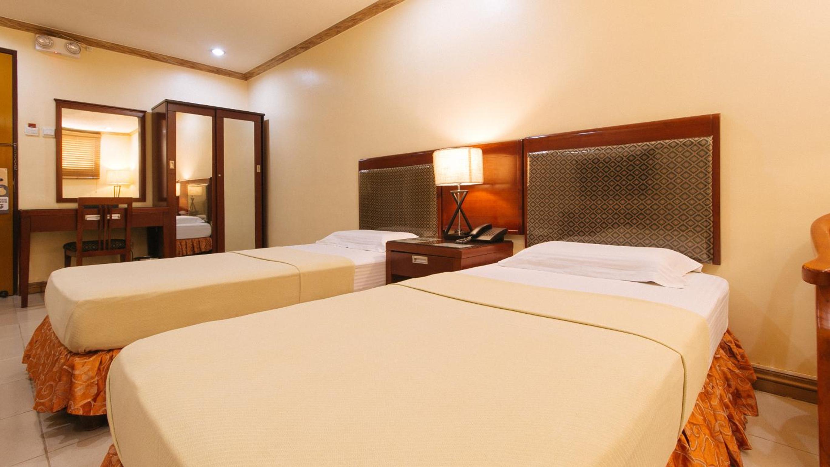 Twin Room - Photo 12