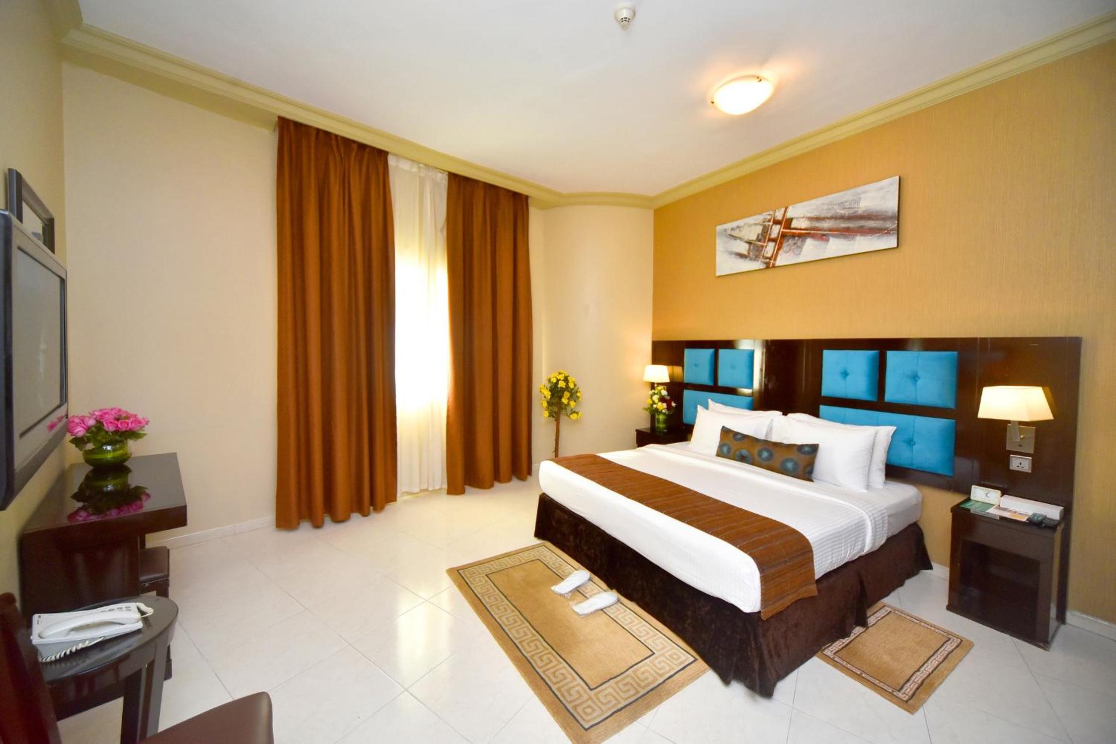 Luxury One-Bedroom Apartment photo 2