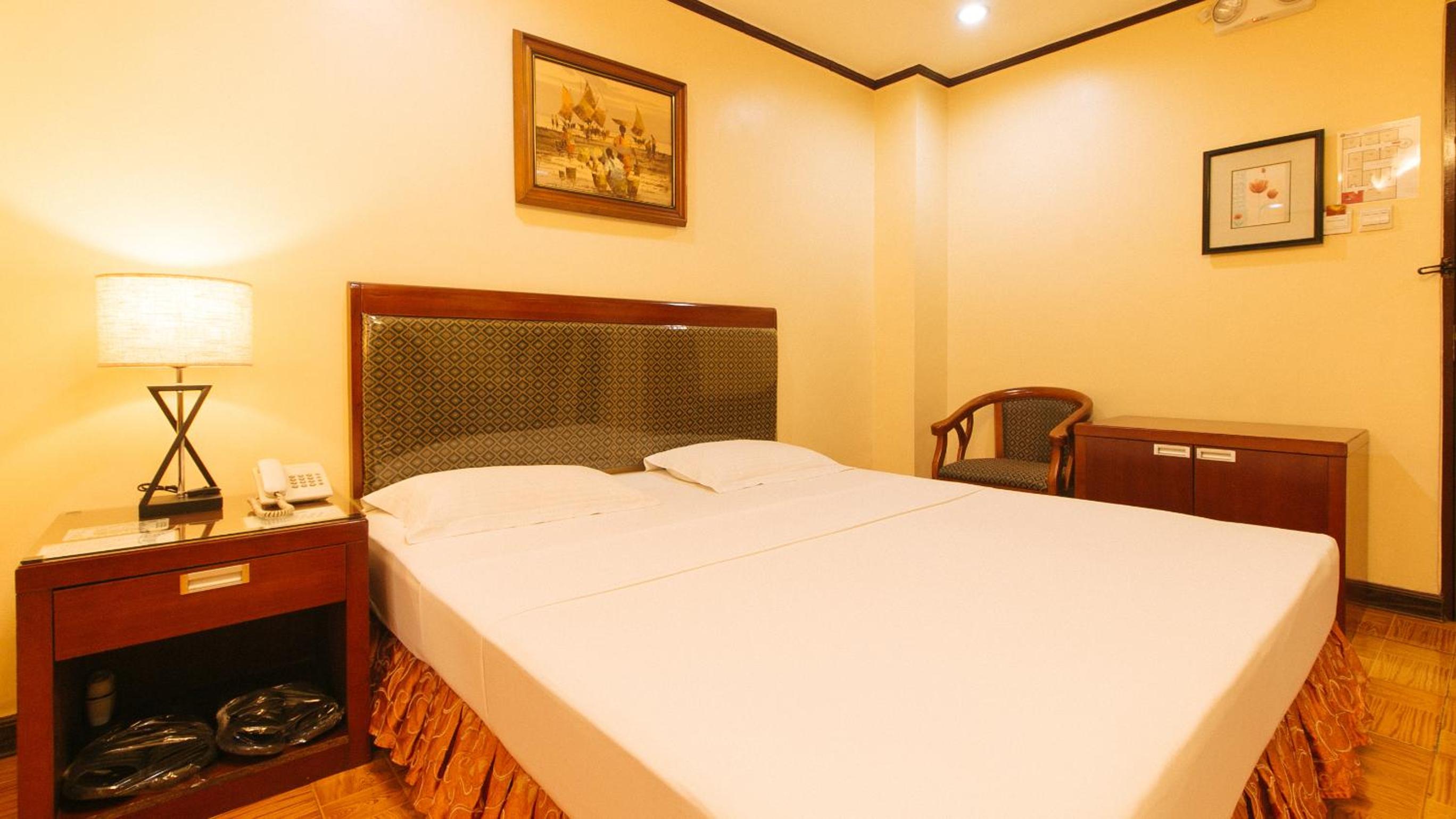Deluxe Room - Photo 5