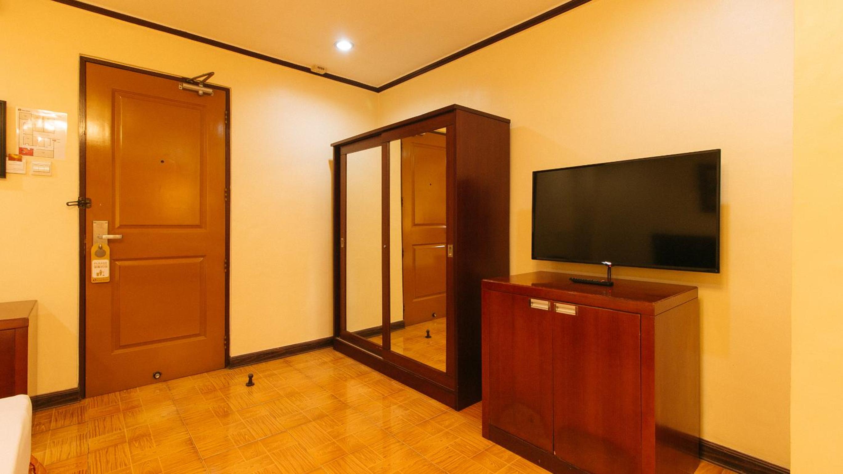Deluxe Room - Photo 9