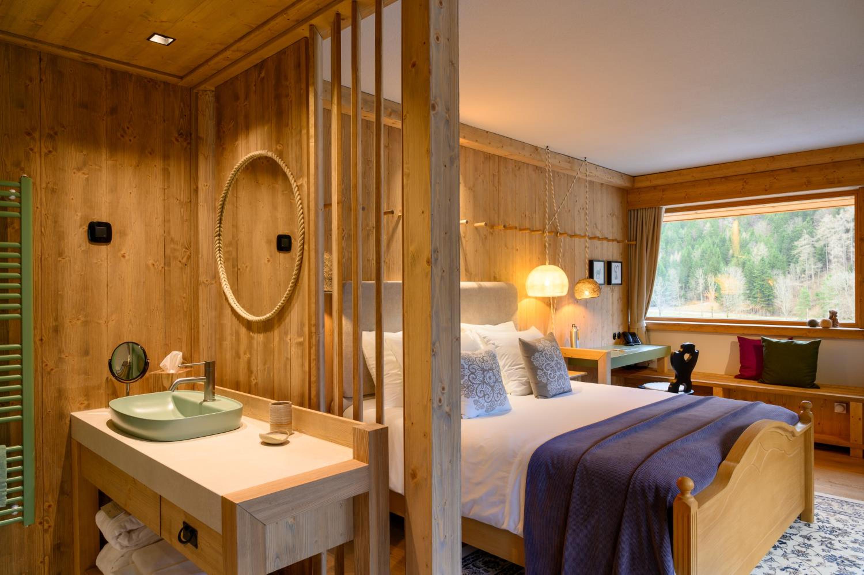 Deluxe Suite - Photo 3