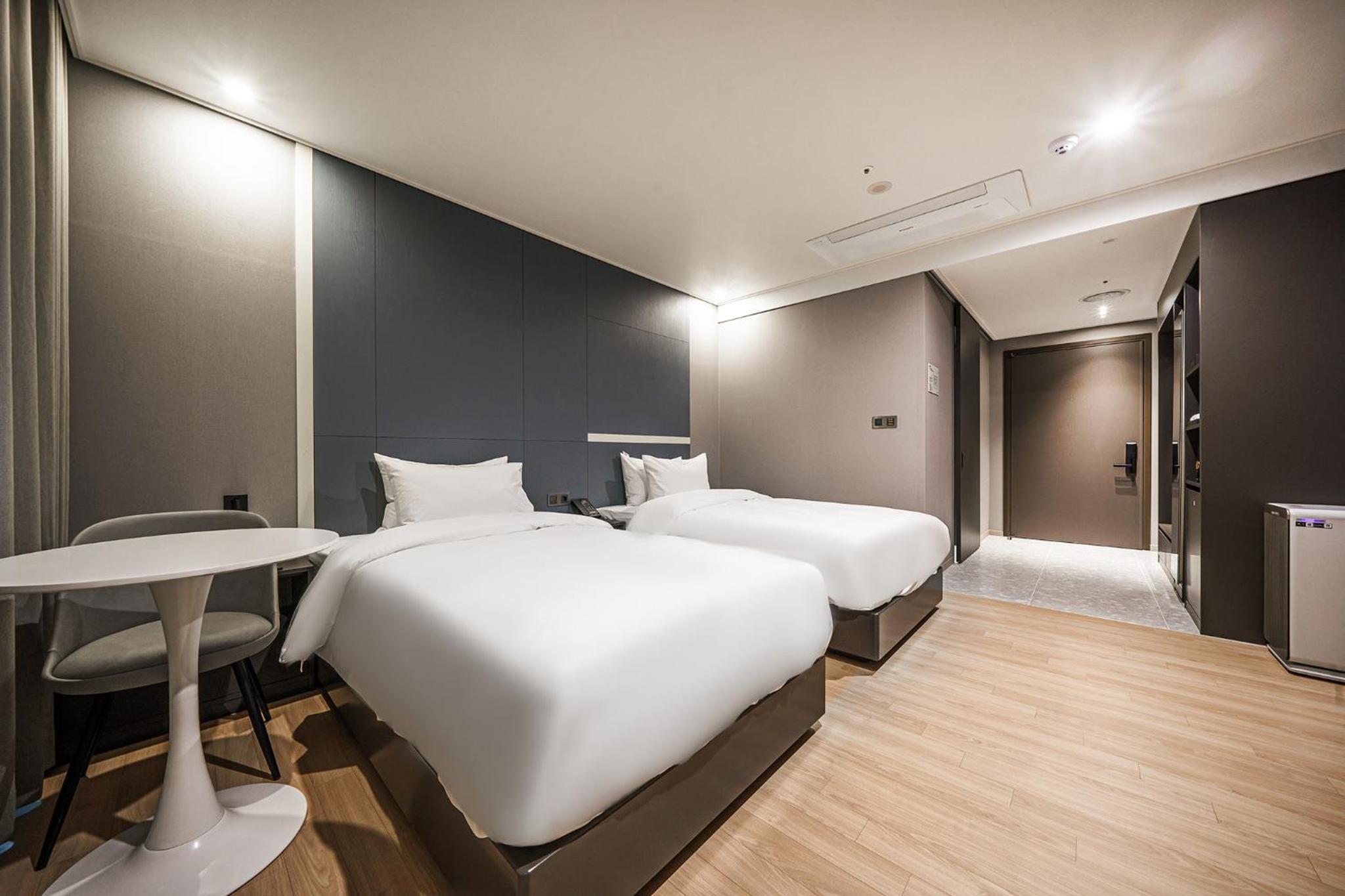 Superior Twin Room - Photo 6