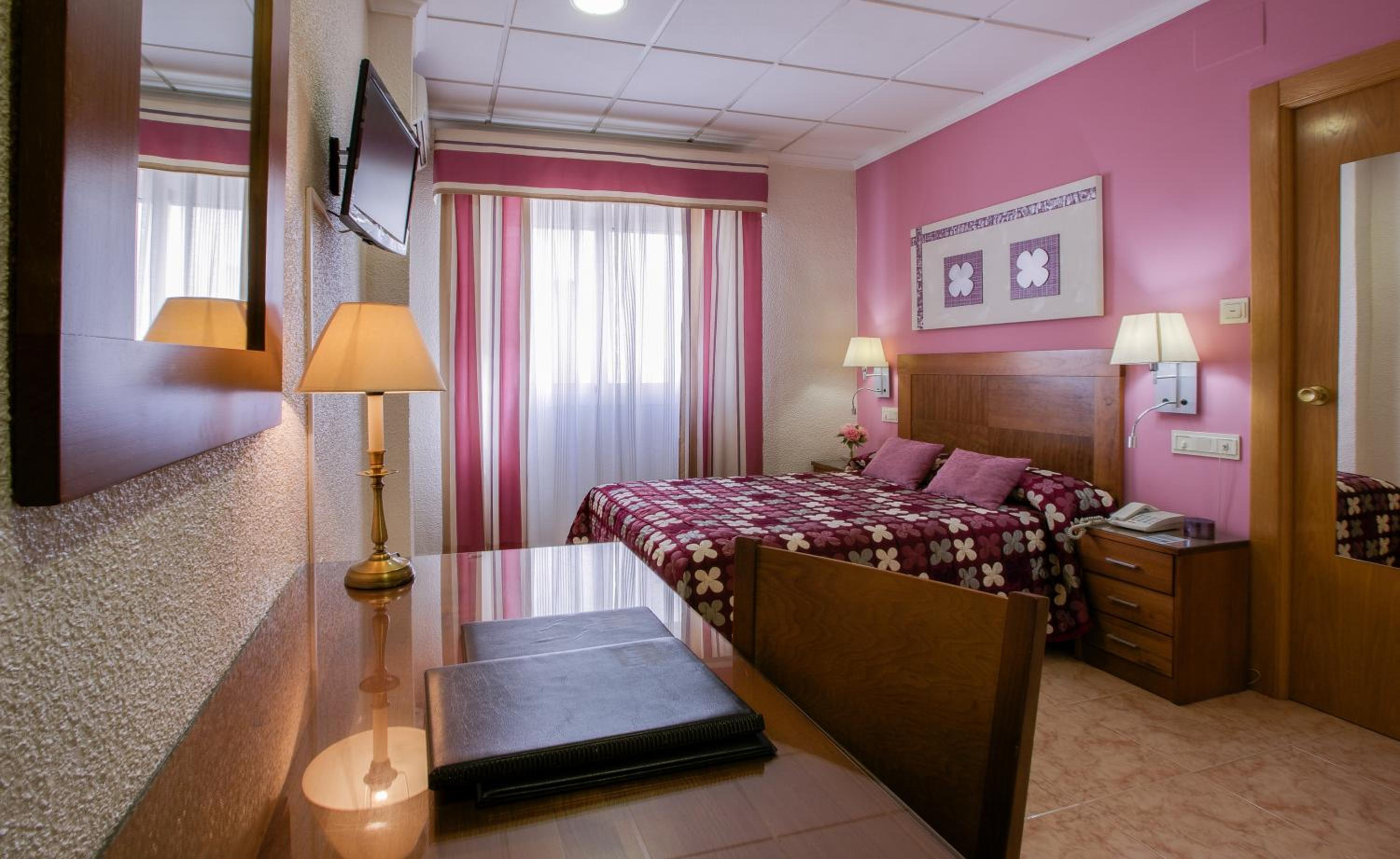 Twin Room - Photo 1