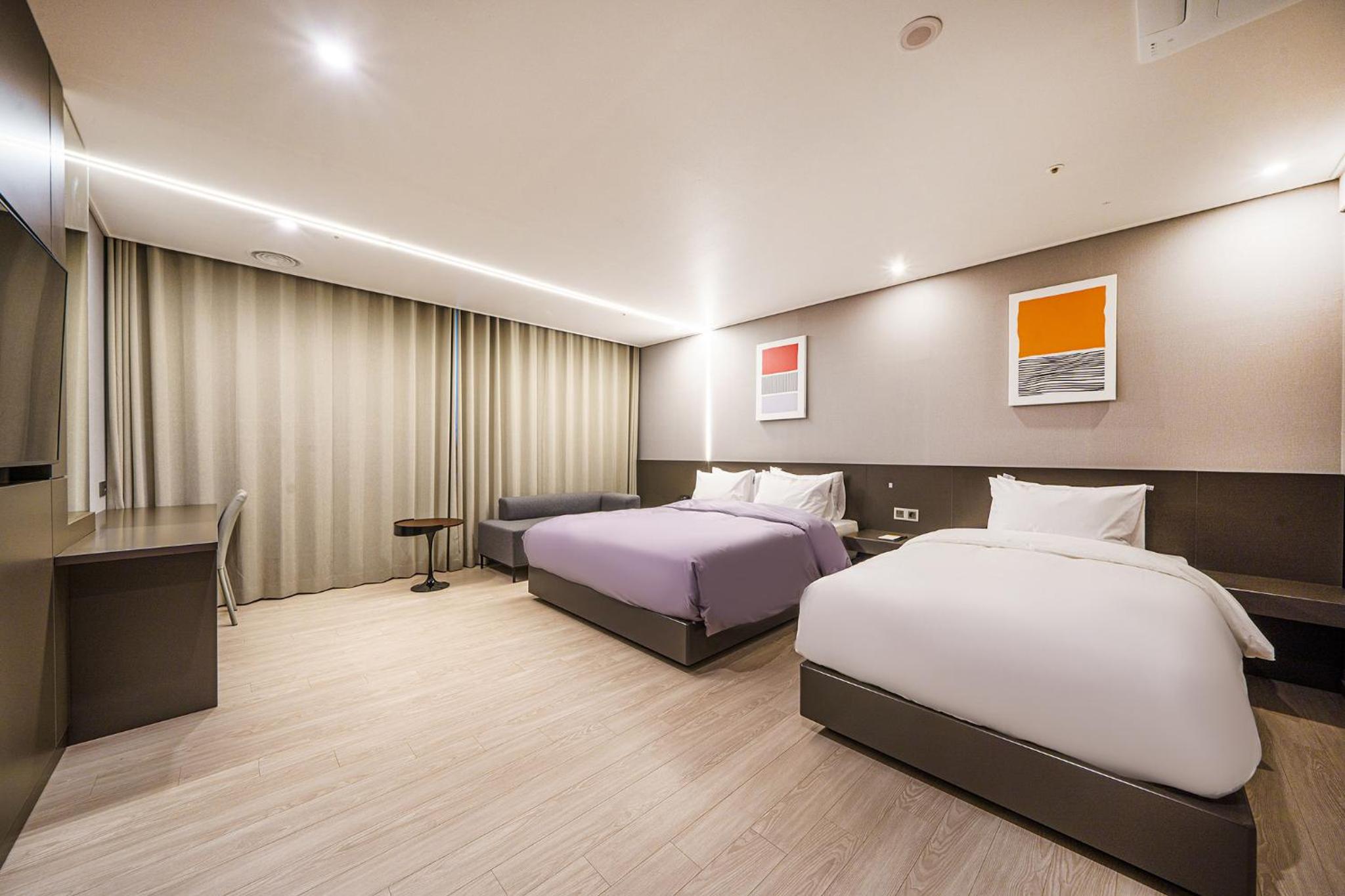 Deluxe Family Room