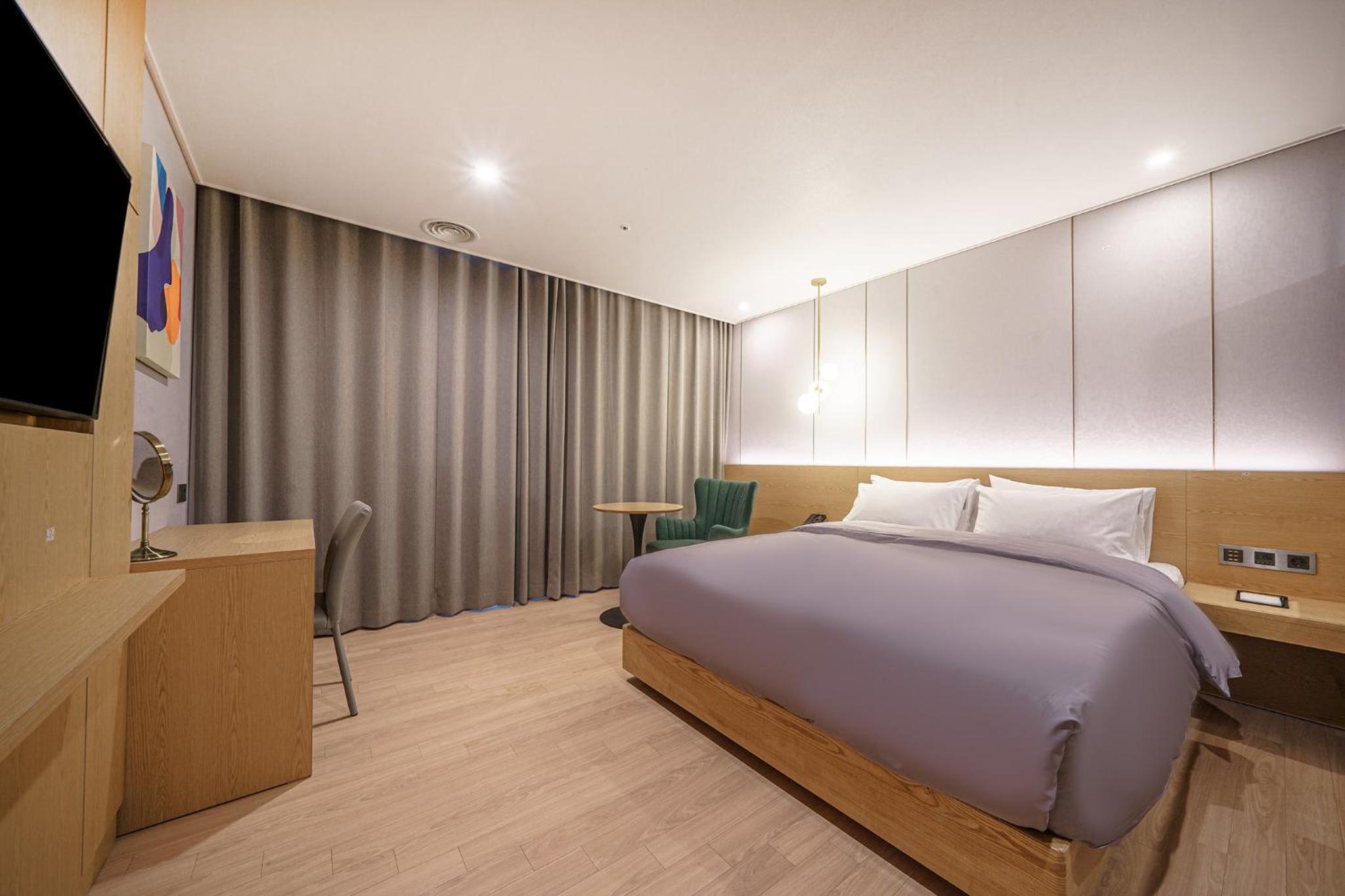 Queen Room