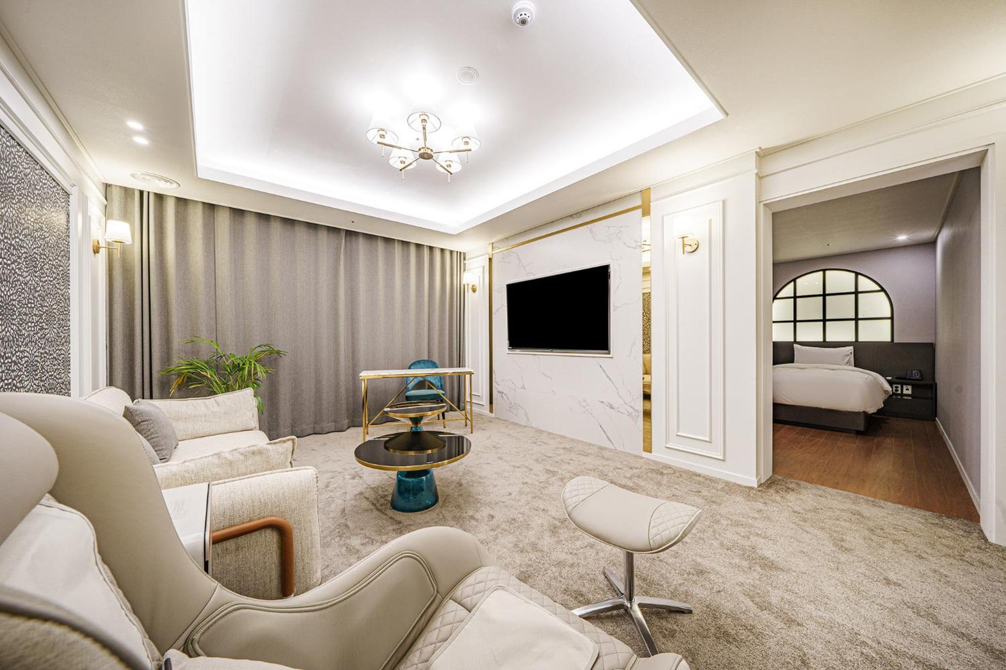 Family Suite - Photo 7