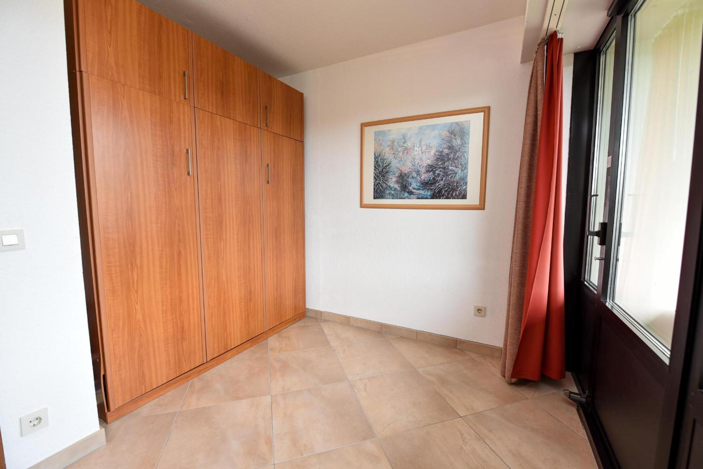 Apartment with Balcony photo 1