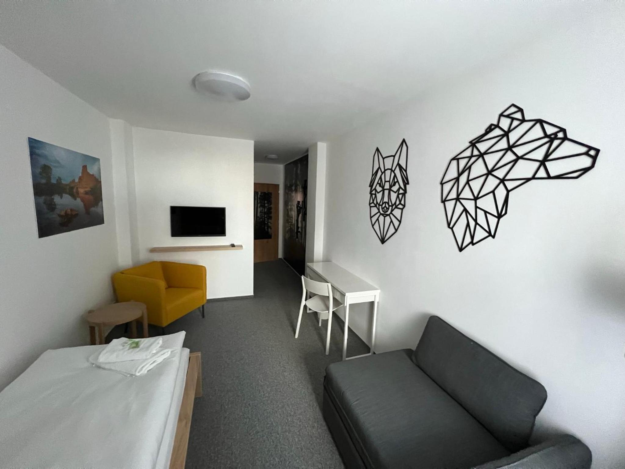 Economy Twin Room - Photo 3
