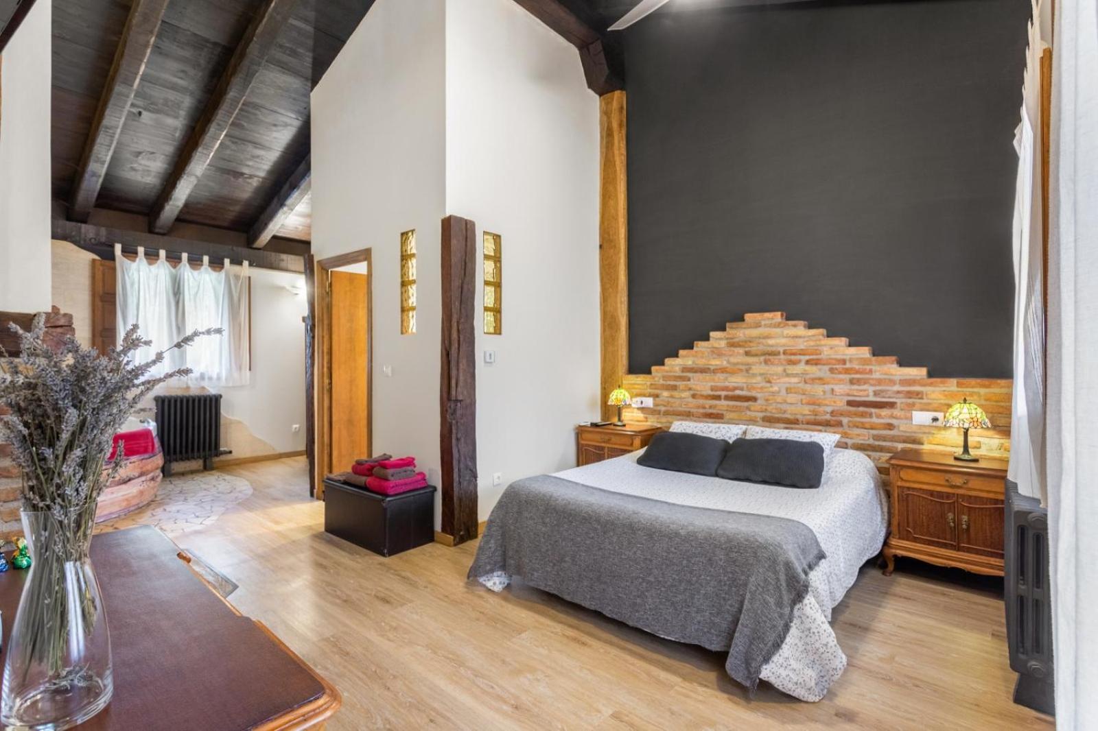 Deluxe Suite with Spa Bath photo 2