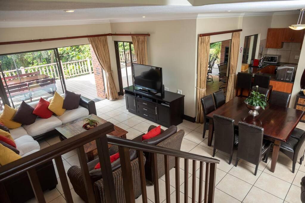 Three-Bedroom Villa photo 1