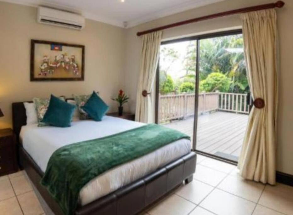 Three-Bedroom Villa photo 2