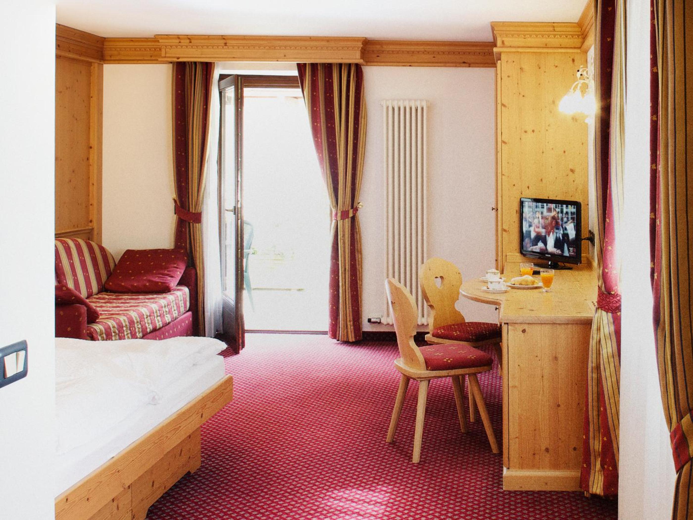 Junior Suite (2 Adults) - Photo 1