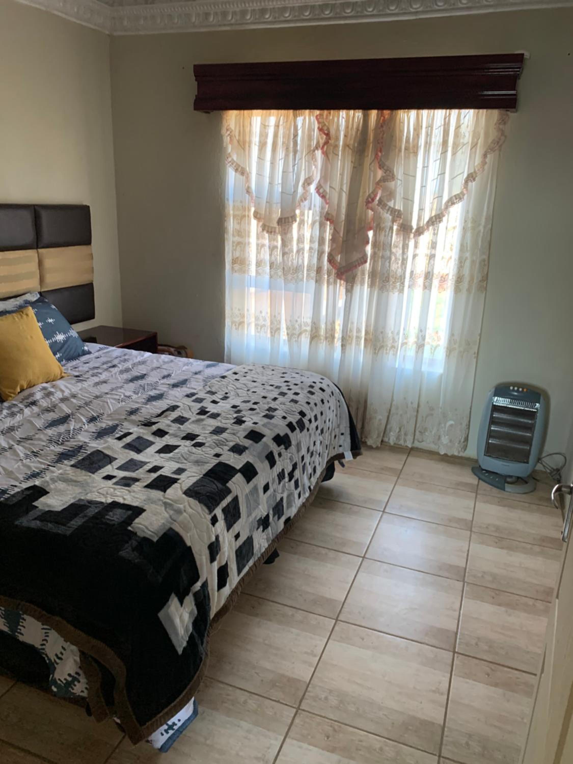 Deluxe Double or Twin Room - Photo 15