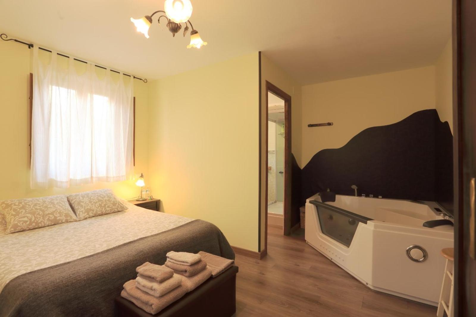Double Room with Spa Bath photo 3