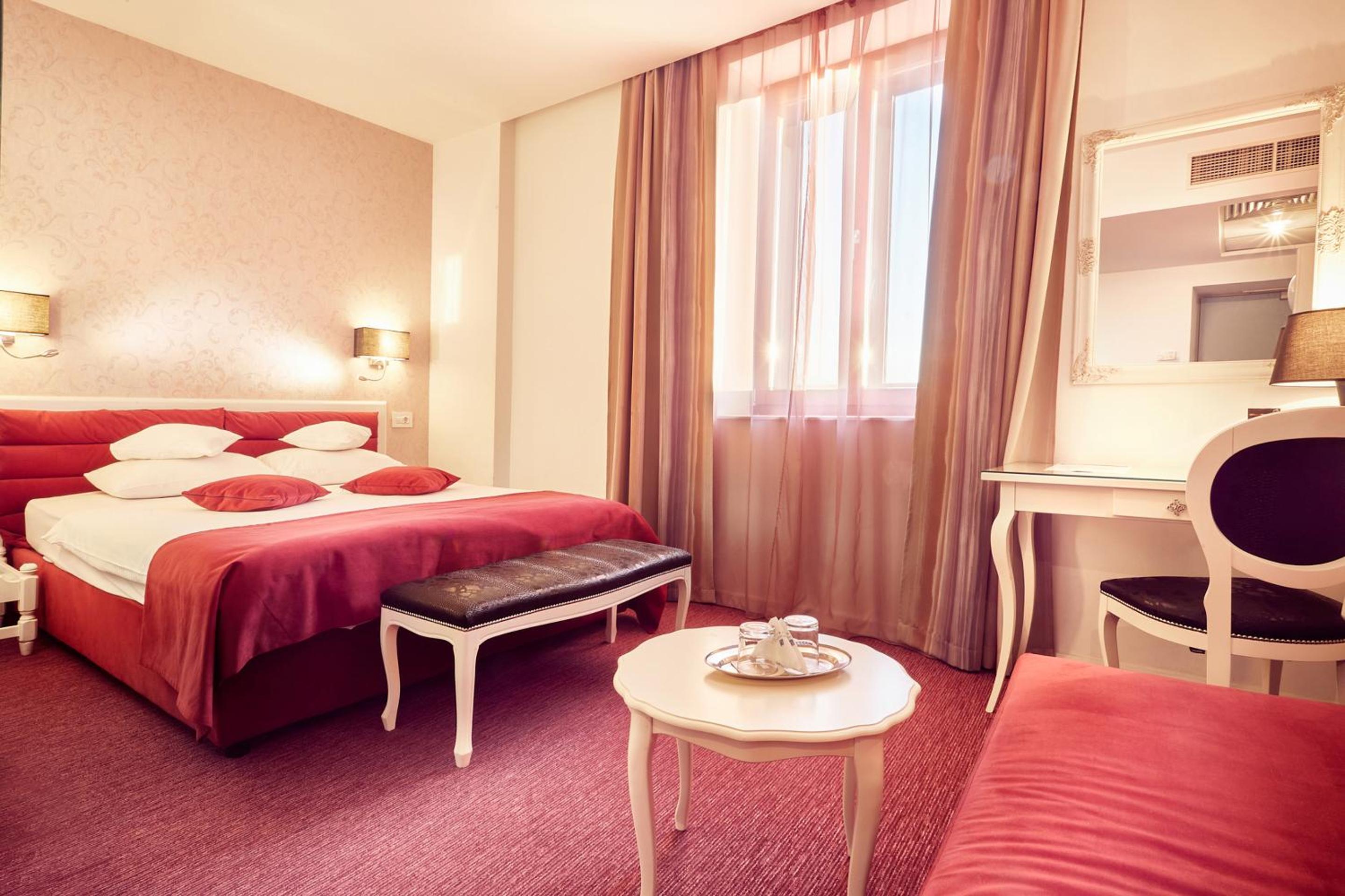 Deluxe Double Room with Sofa photo 1