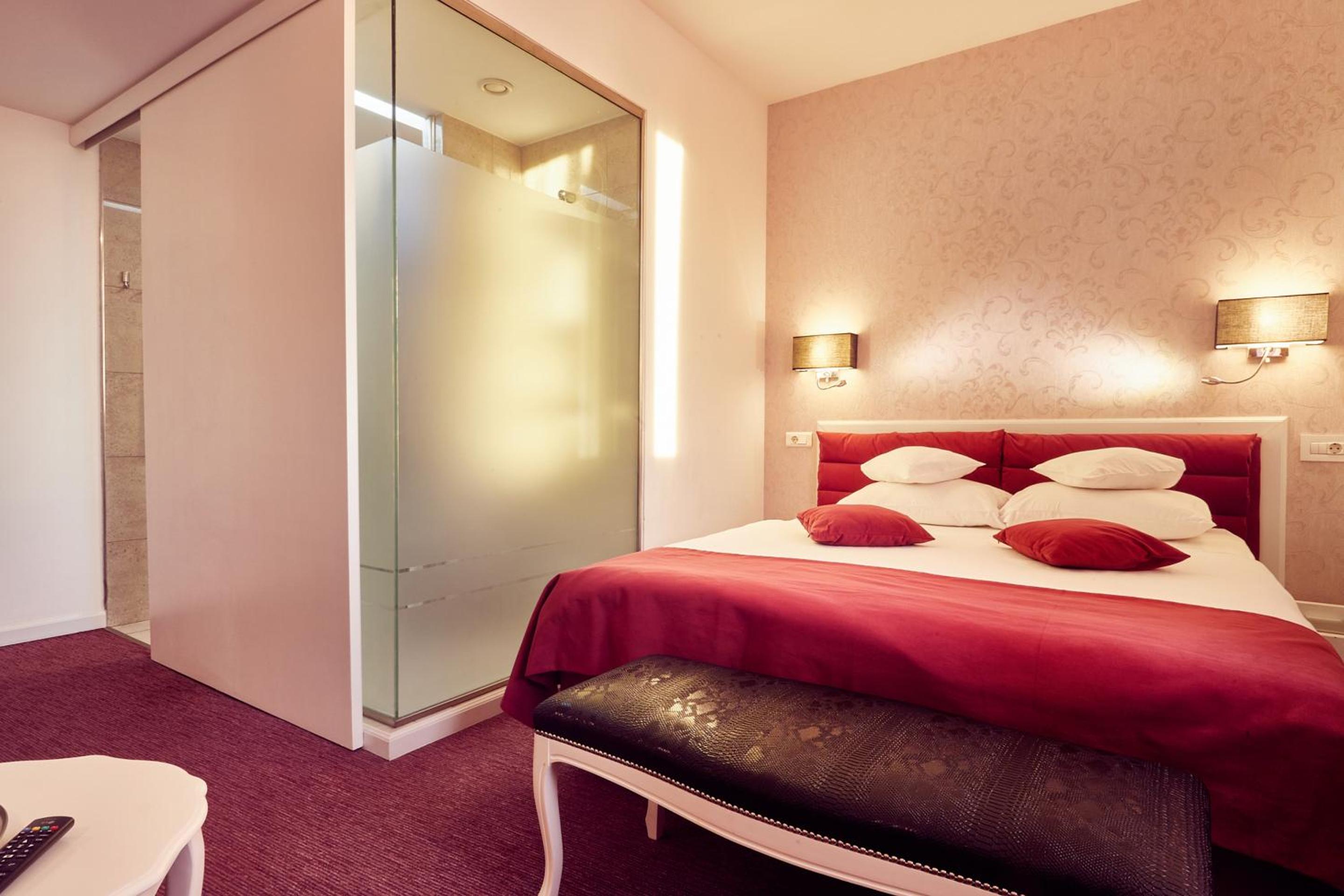 Deluxe Double Room with Sofa photo 2