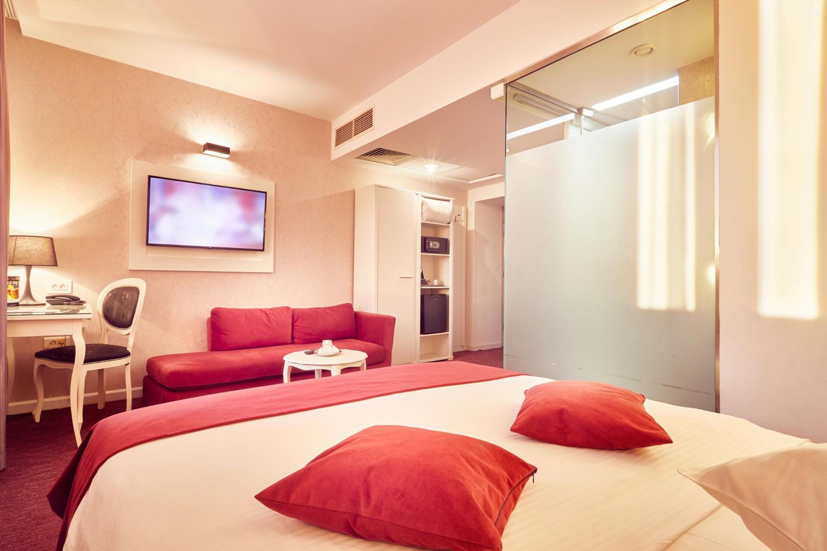Deluxe Double Room with Sofa photo 3